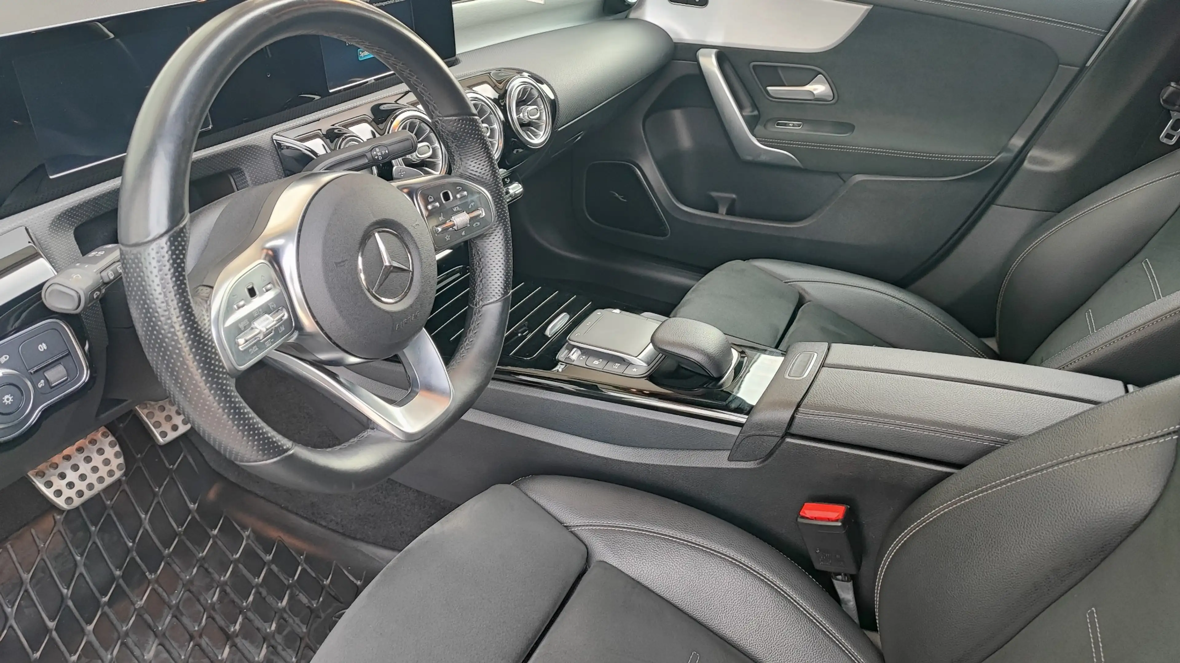 Mercedes-Benz A 220 A 220 d 4Matic Edition*AMG*Standheizung*1.Hand* — photo 8