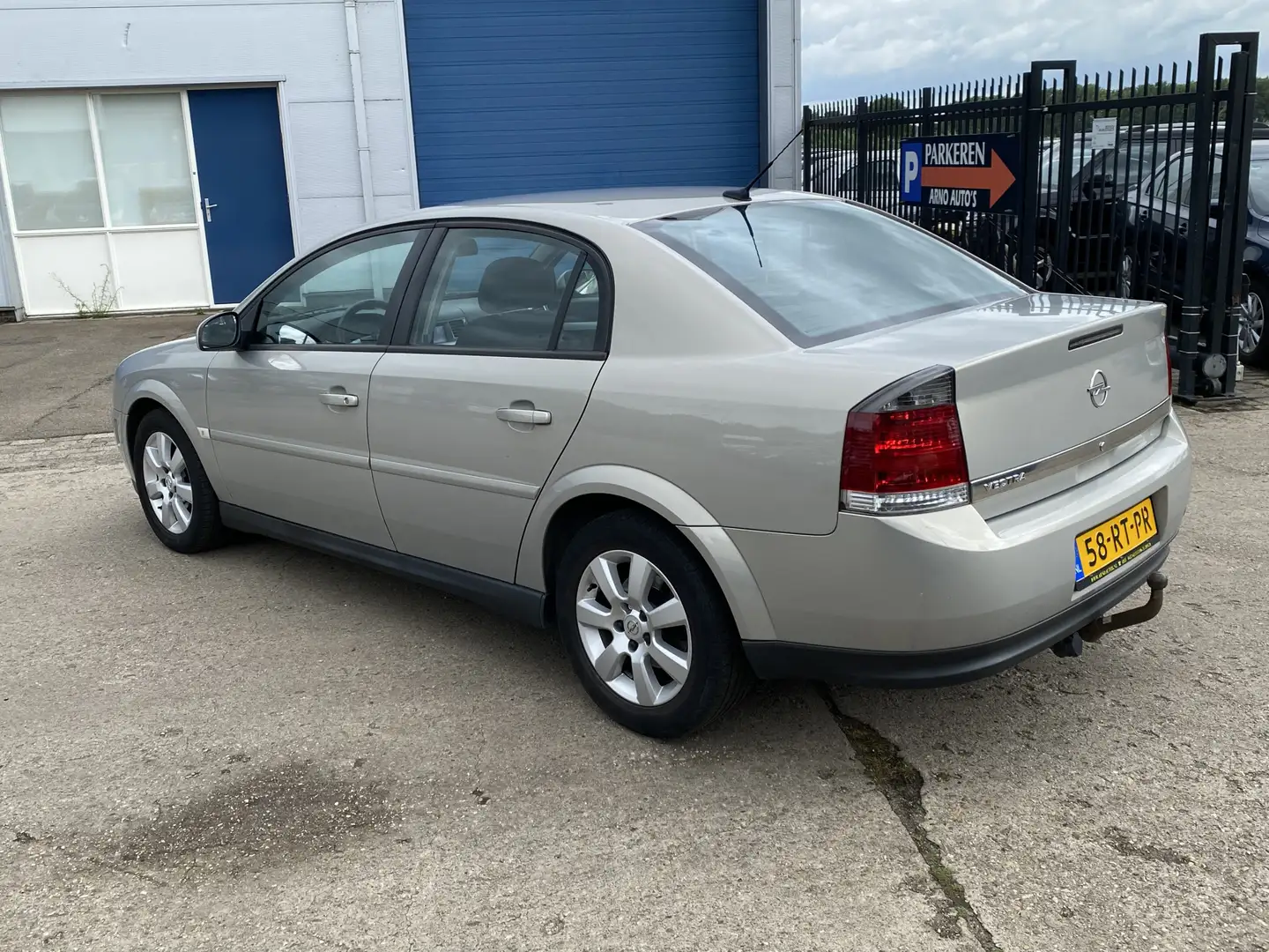 Opel Vectra 1.8-16V V-line, 2E EIGENAAR, AIRCO(CLIMA) IJSKOUD, Grijs - 2