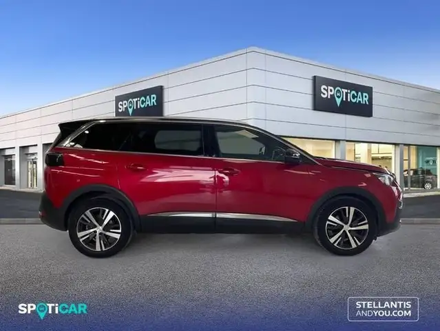 Peugeot 5008 view 4