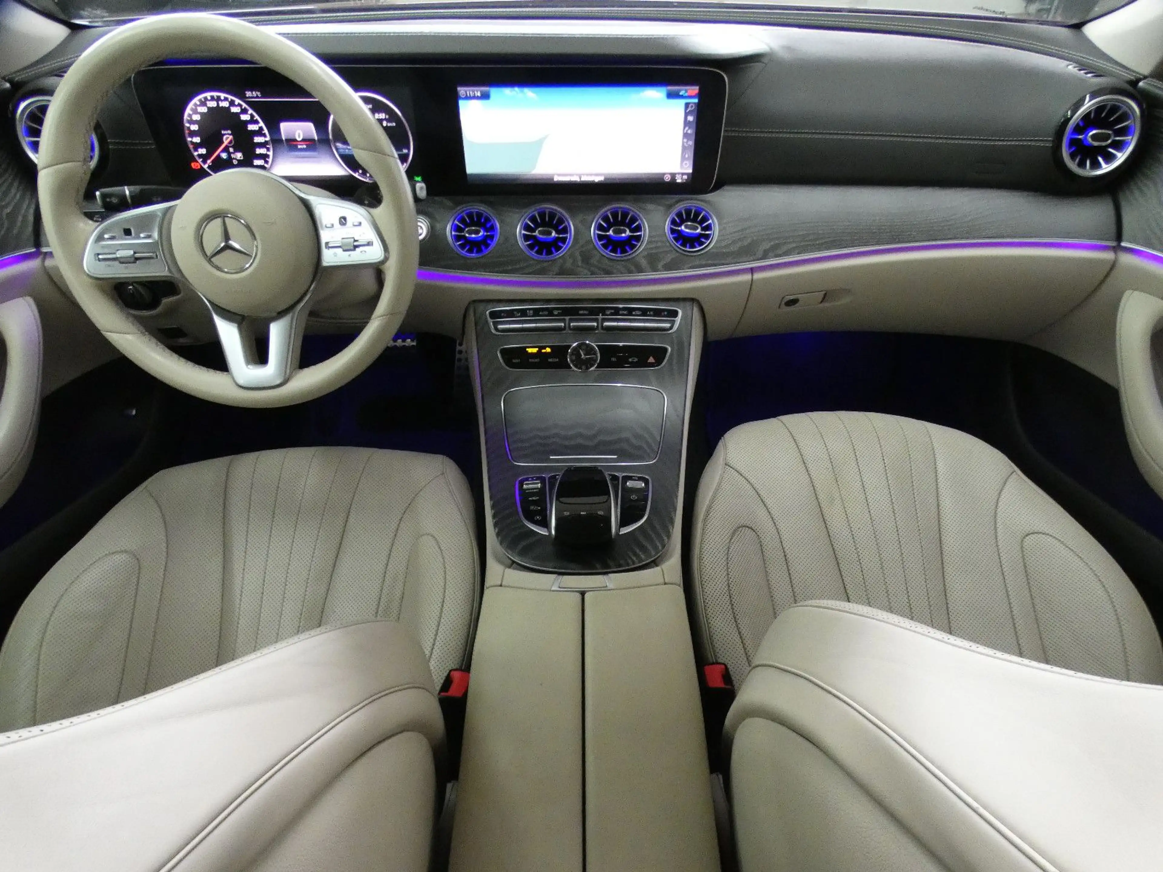 Mercedes-Benz CLS 300 d AMG*LED*COMAND*AMBIENTE*360°CAM — photo 11