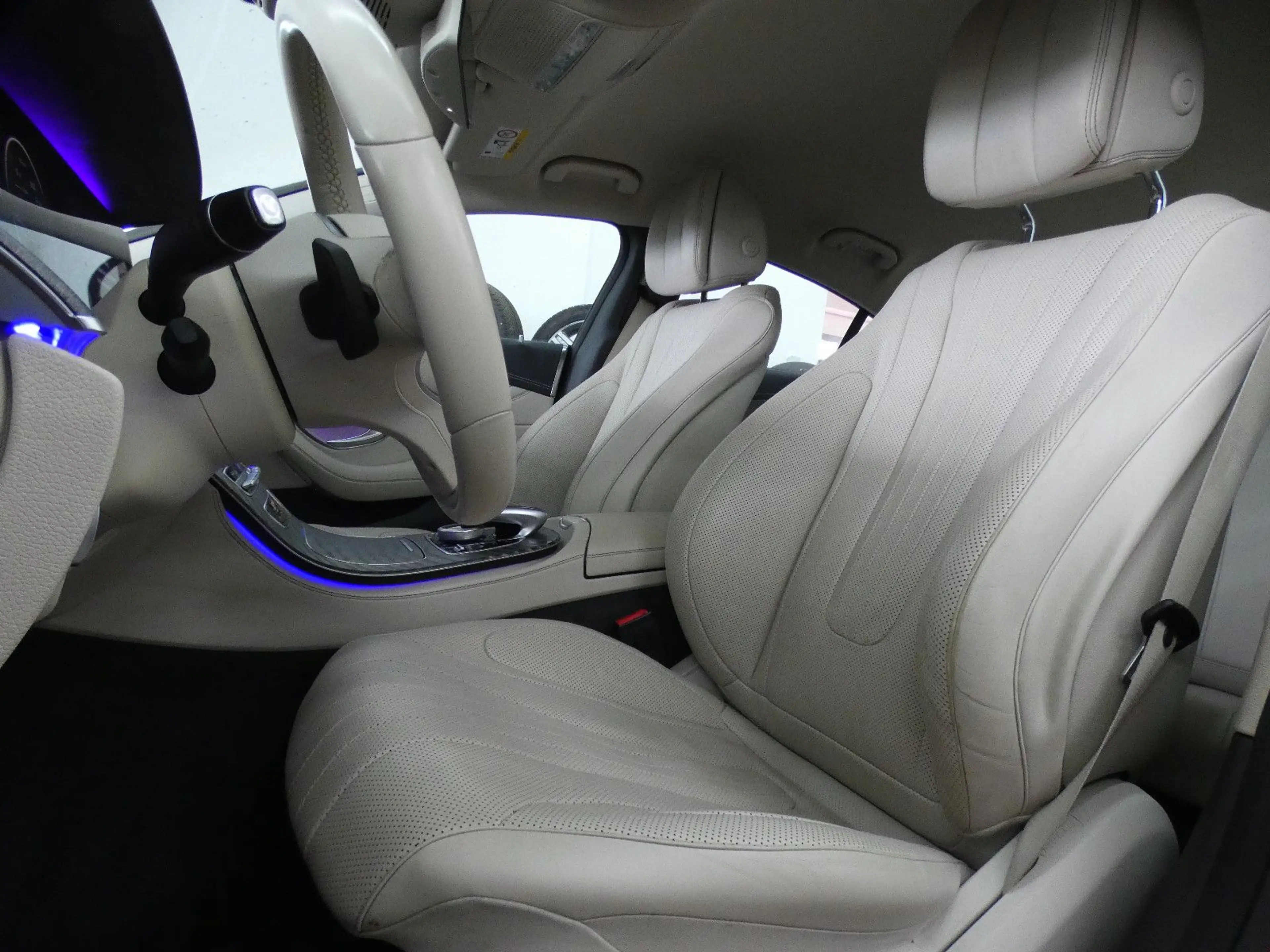 Mercedes-Benz CLS 300 d AMG*LED*COMAND*AMBIENTE*360°CAM — photo 8
