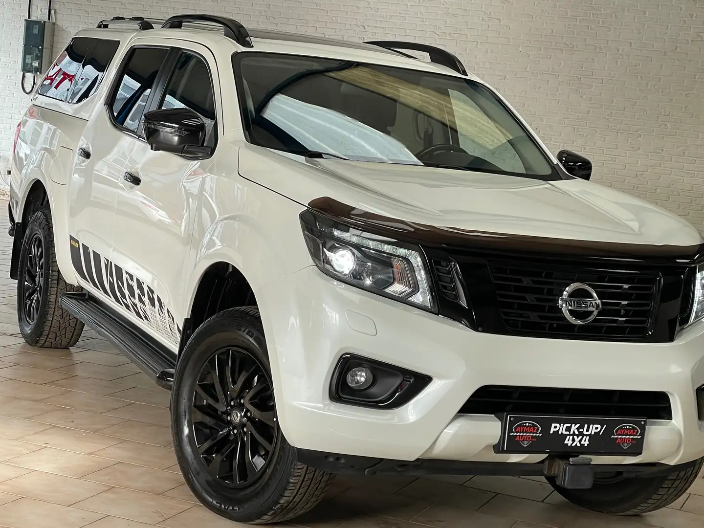 Nissan Navara 2.3 dCi N-GUARD *** TVA DEDUCTIBLE *** Blanc - 2