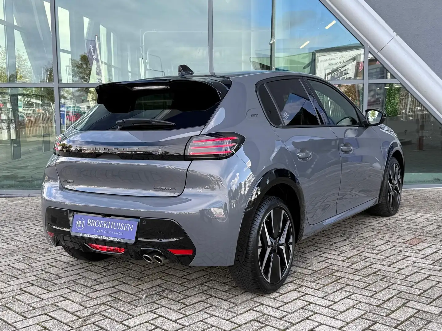 Peugeot 208 1.2 Hybrid 145pk e-DCS6 GT Automaat / 360 Camera / Grijs - 2