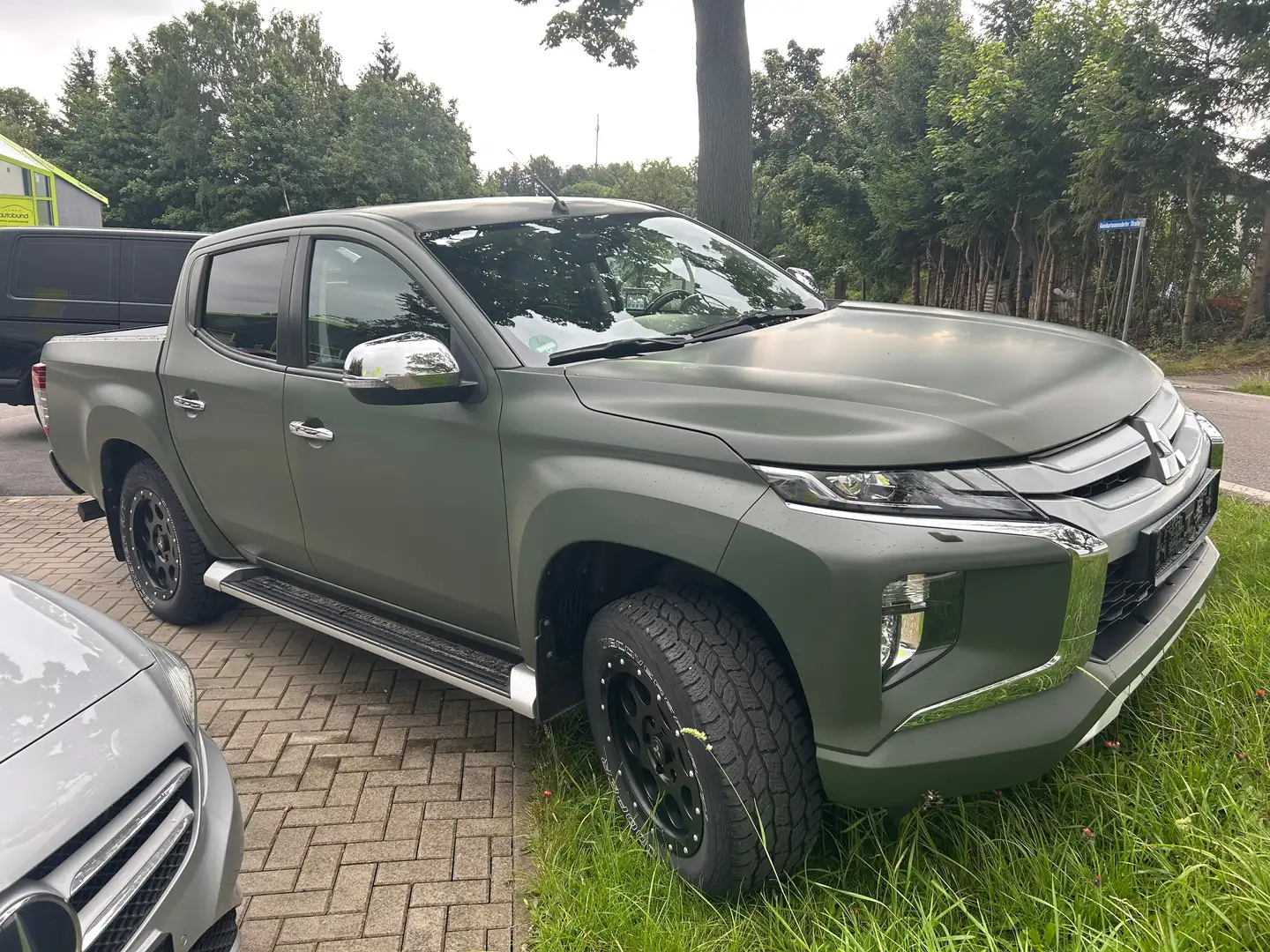 Mitsubishi L200 Spirit Doppelkabine 4WD AHK RFK Rollo DELTA MWST Brun - 2