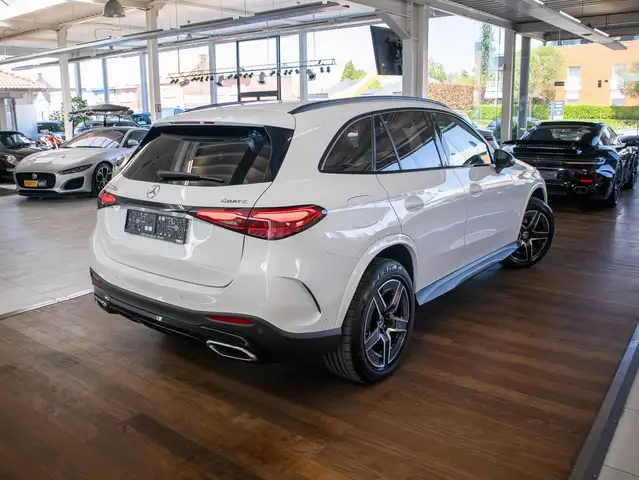 Mercedes-Benz 300 view 4