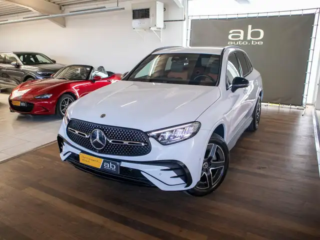 Mercedes-Benz 300 view 2