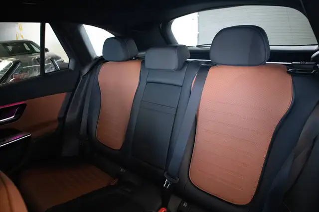 Mercedes-Benz 300 view 8