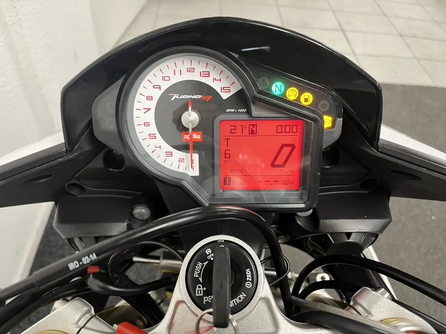 Aprilia Tuono V4 APRC Blanc - 2