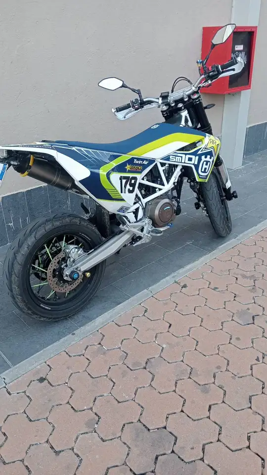 Husqvarna 701 Supermoto