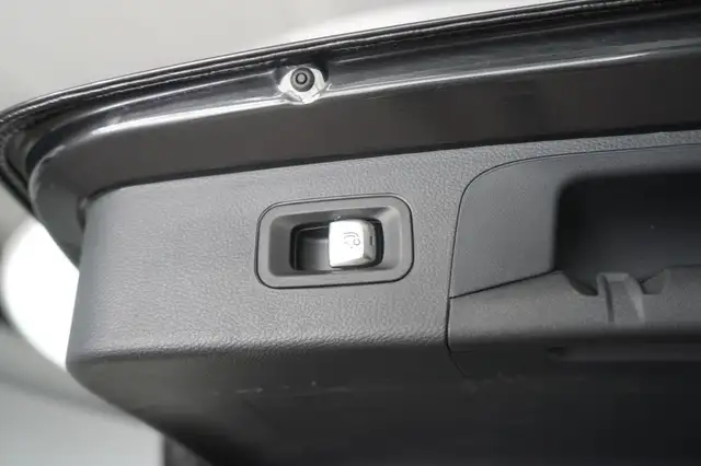 Mercedes-Benz GLC view 10