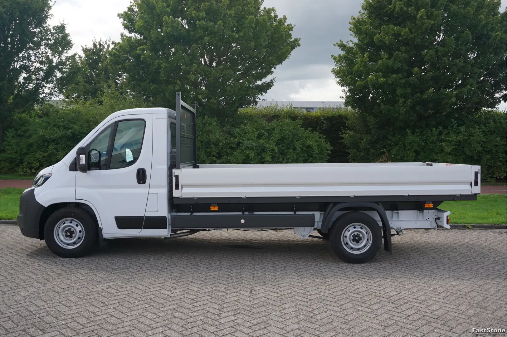 Fiat Ducato MAXI 35 180PK AUT Series 10 Open laadbak BPM VRIJ Wit - 2