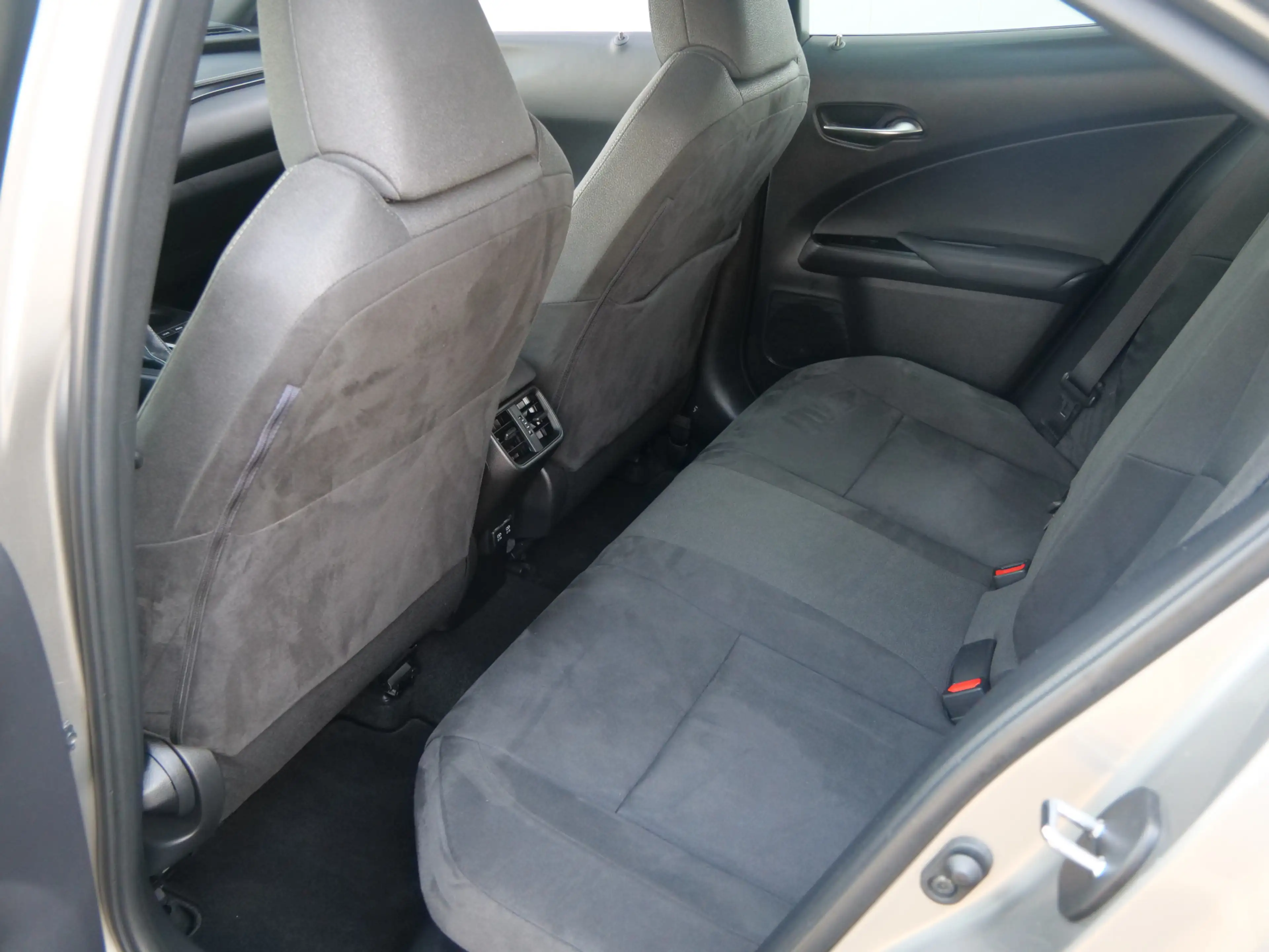 Lexus UX 250h Business Line 262Pk Winterpakket / Camera / Carpla — photo 16