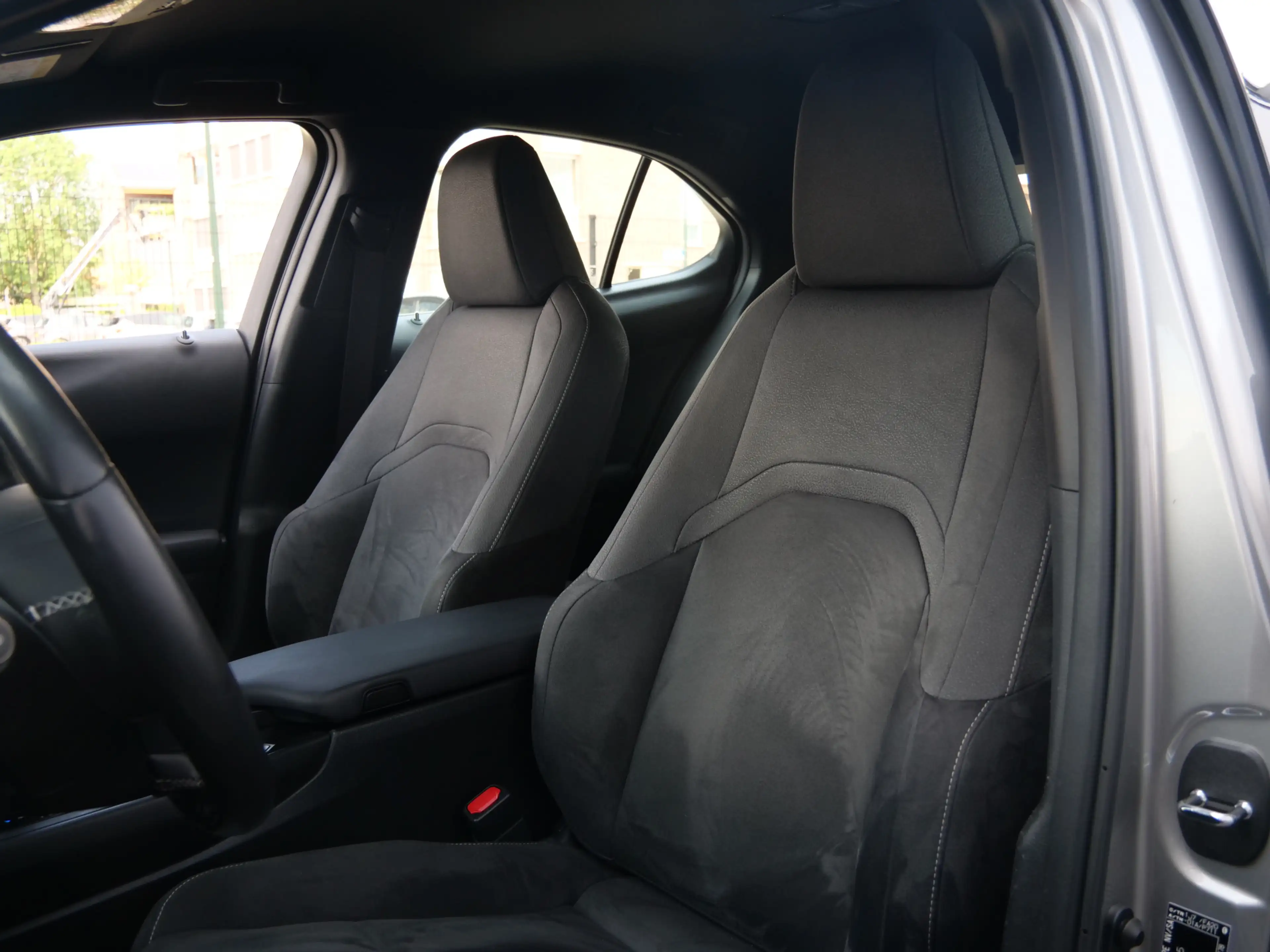 Lexus UX 250h Business Line 262Pk Winterpakket / Camera / Carpla — photo 18