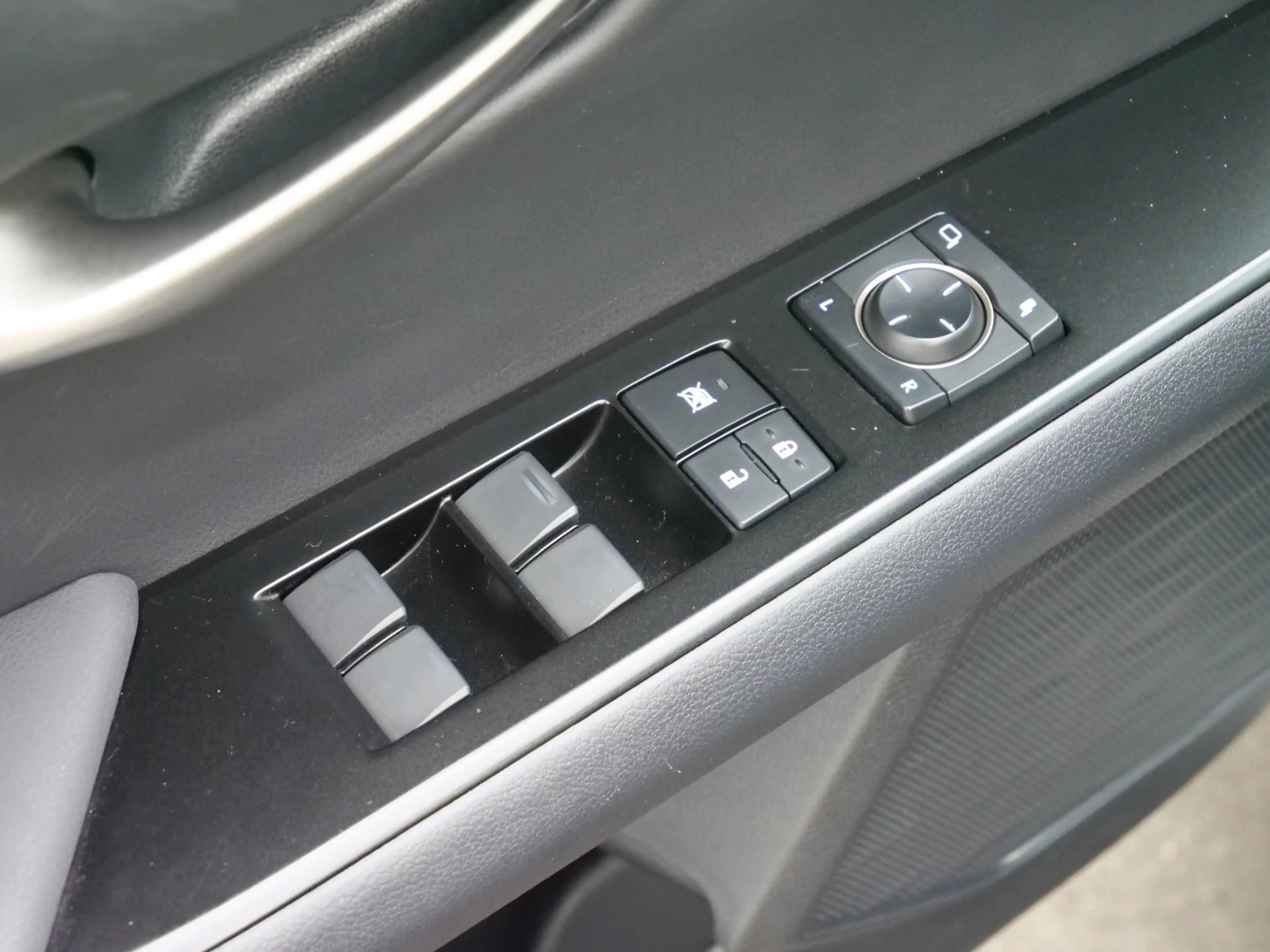 Lexus UX 250h Business Line 262Pk Winterpakket / Camera / Carpla — photo 31