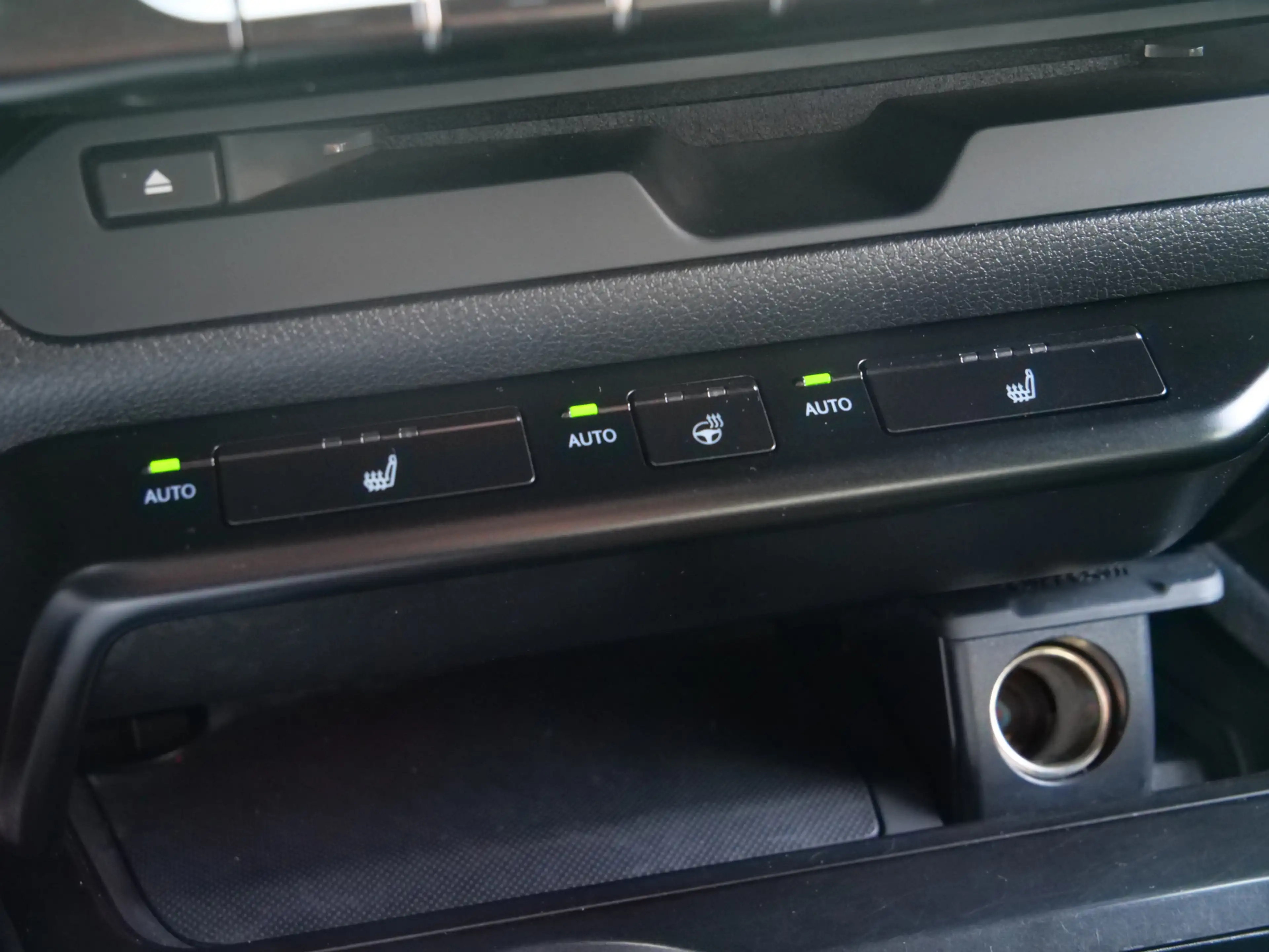 Lexus UX 250h Business Line 262Pk Winterpakket / Camera / Carpla — photo 26