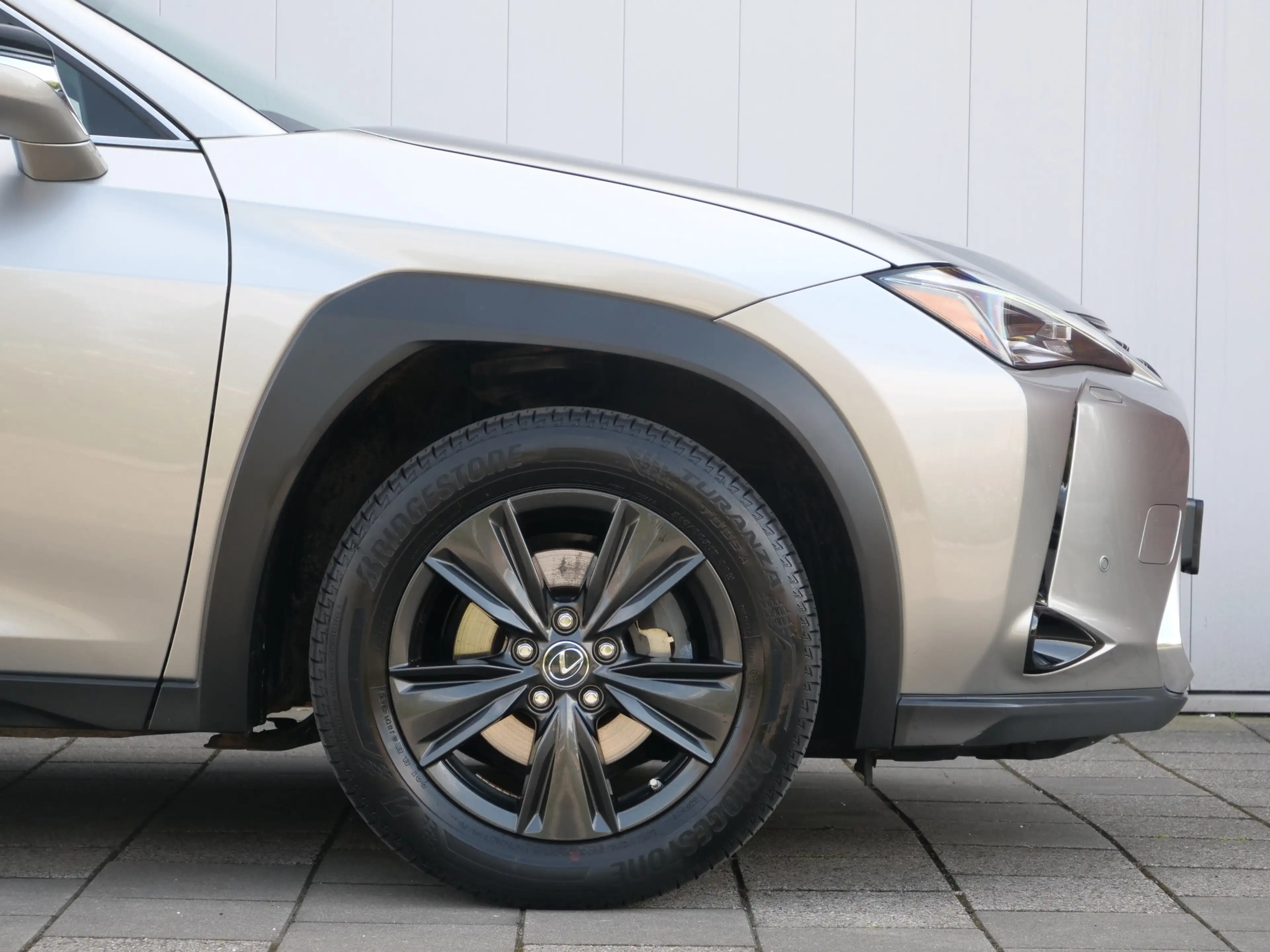 Lexus UX 250h Business Line 262Pk Winterpakket / Camera / Carpla — photo 35