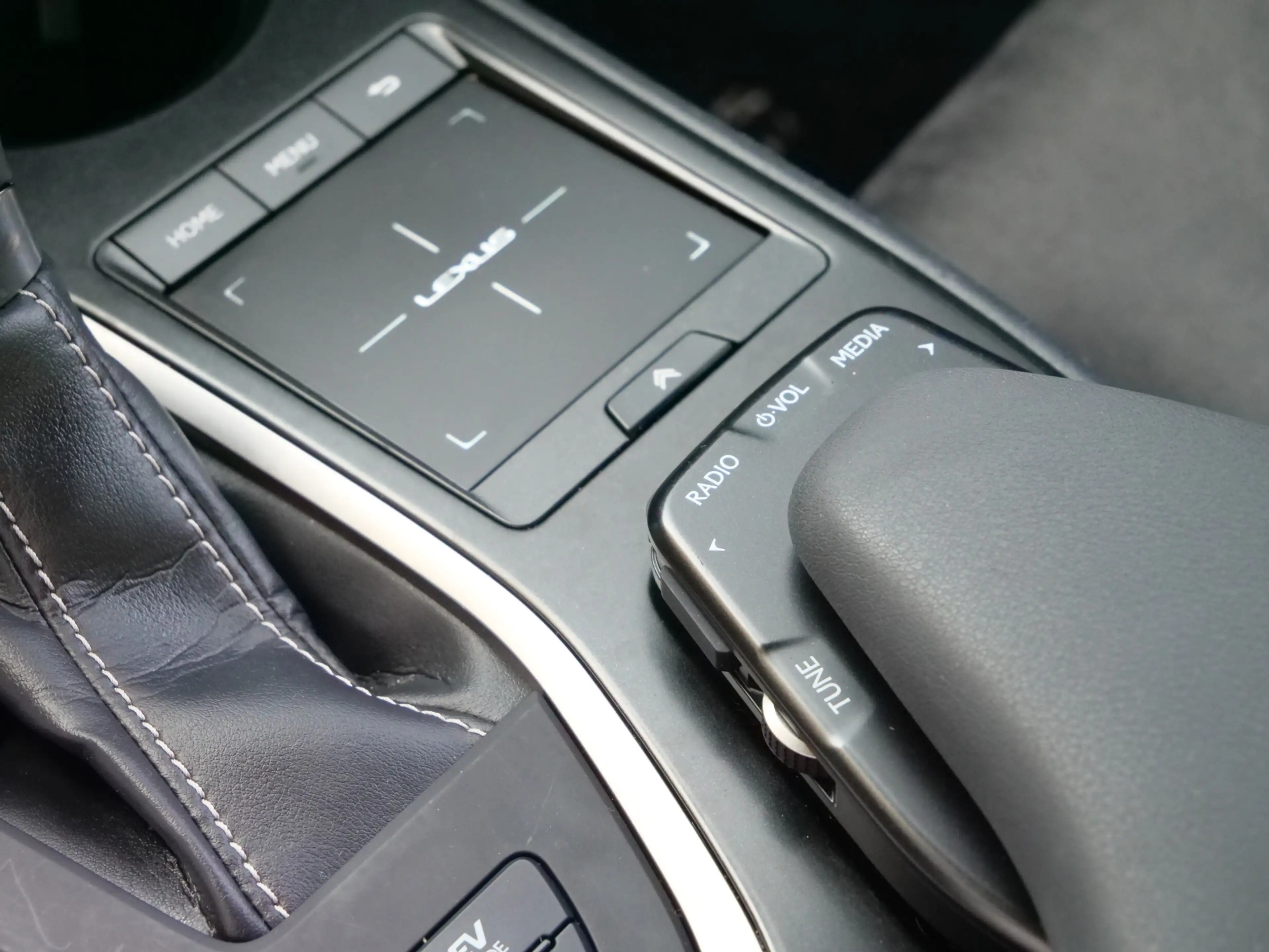 Lexus UX 250h Business Line 262Pk Winterpakket / Camera / Carpla — photo 10