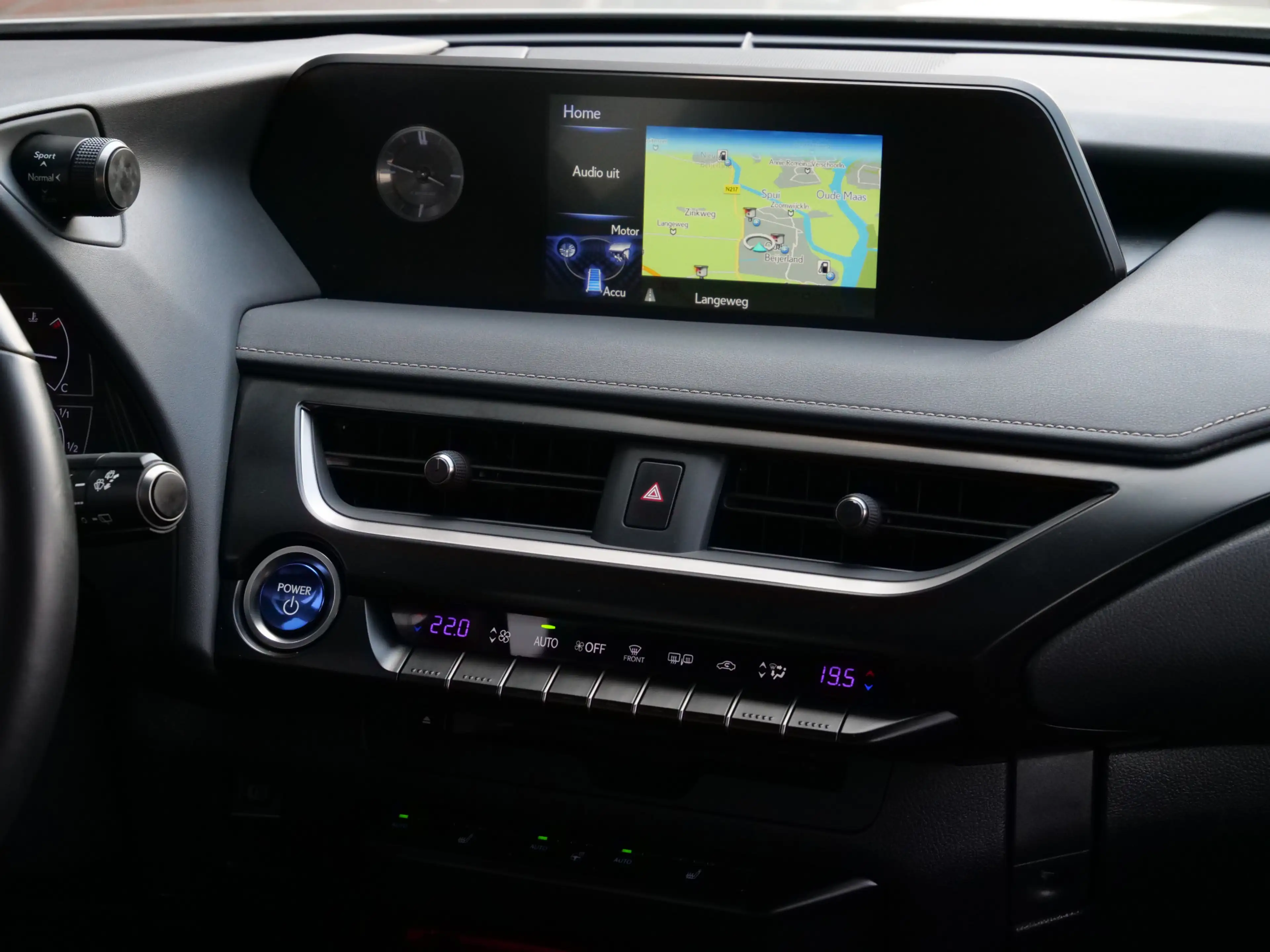 Lexus UX 250h Business Line 262Pk Winterpakket / Camera / Carpla — photo 6