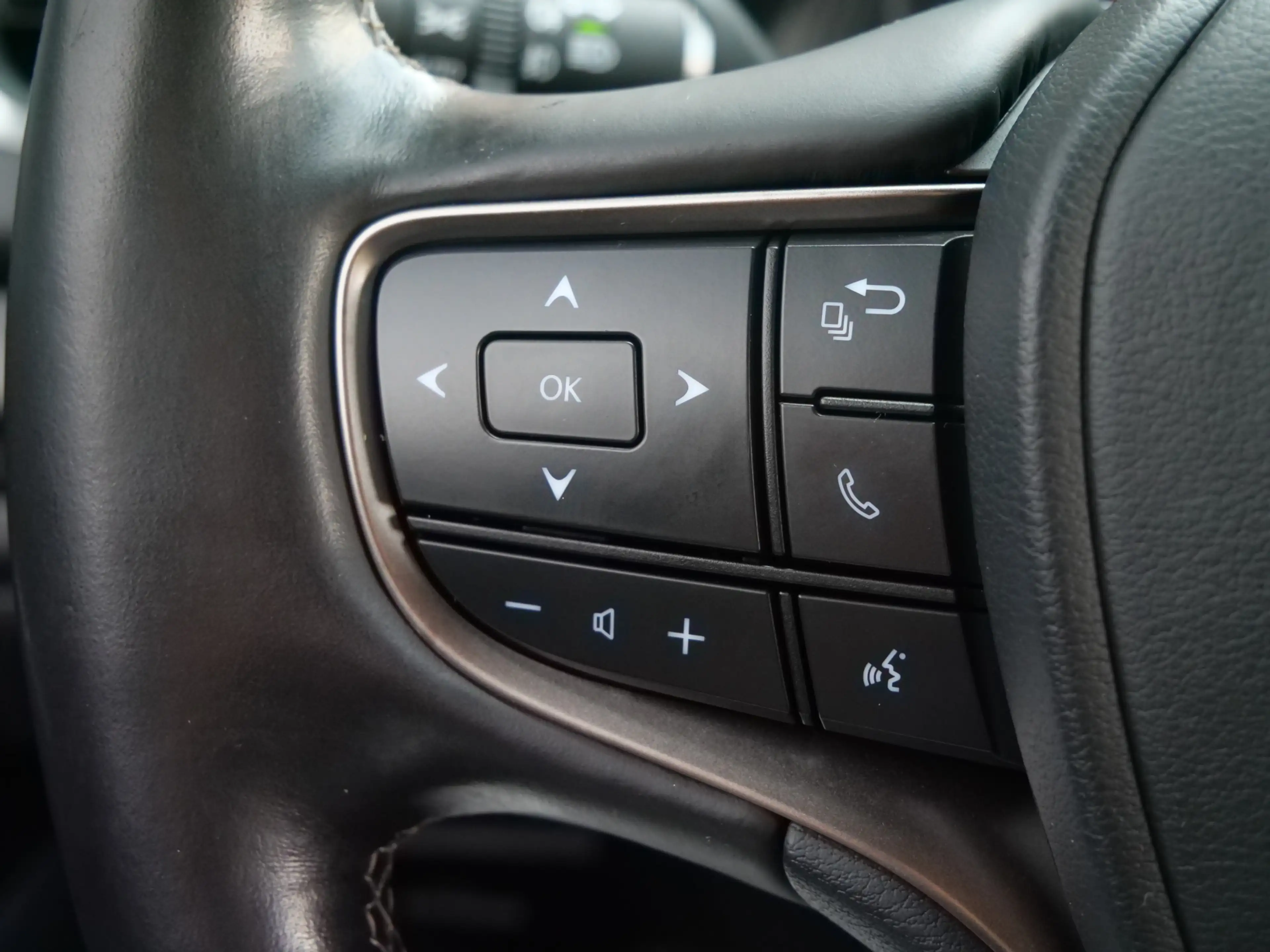 Lexus UX 250h Business Line 262Pk Winterpakket / Camera / Carpla — photo 30