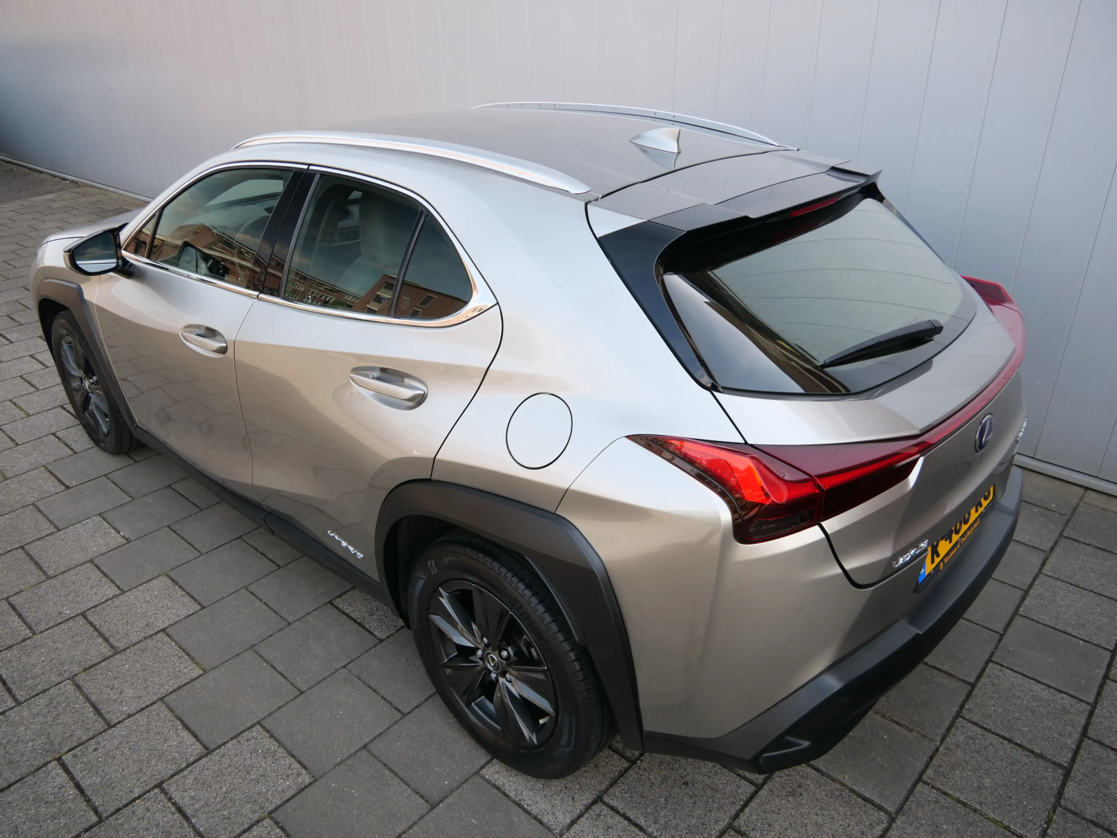 Lexus UX 250h Business Line 262Pk Winterpakket / Camera / Carpla — photo 17