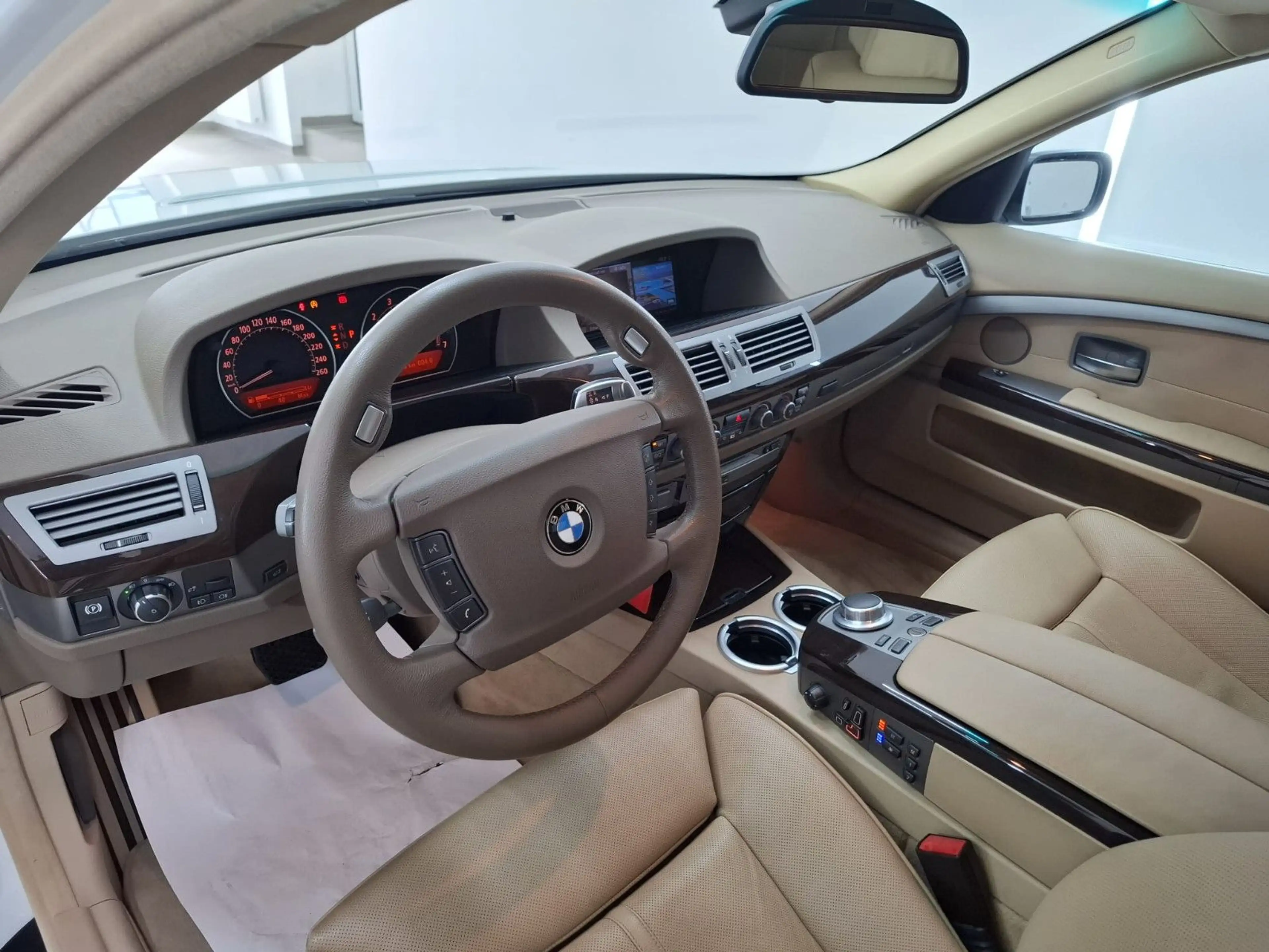 BMW 750 LI*NAV*LEDER*XEN*PDC*22TKM*SAMMLERZUSTANDT* — photo 14