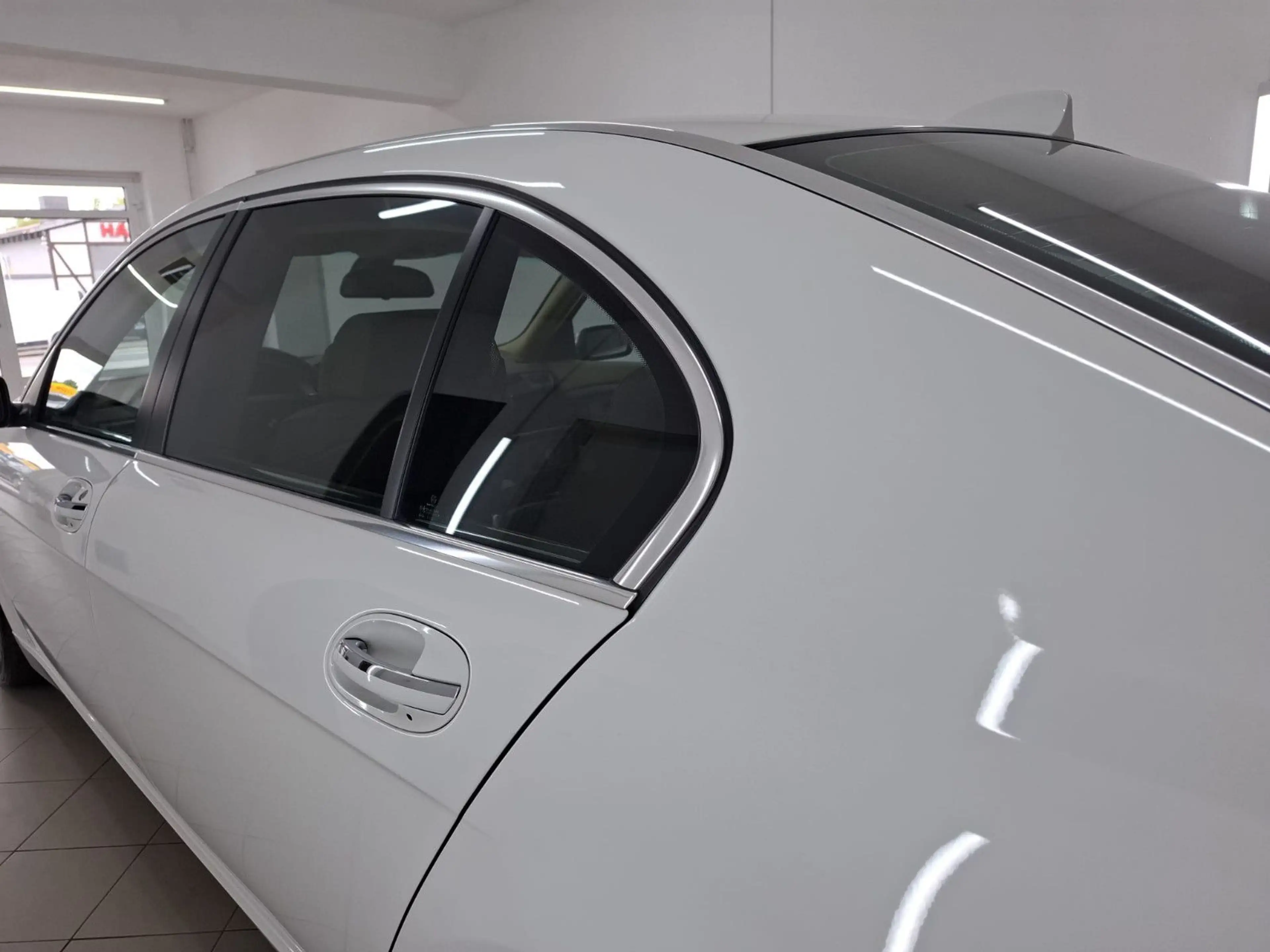 BMW 750 LI*NAV*LEDER*XEN*PDC*22TKM*SAMMLERZUSTANDT* — photo 8