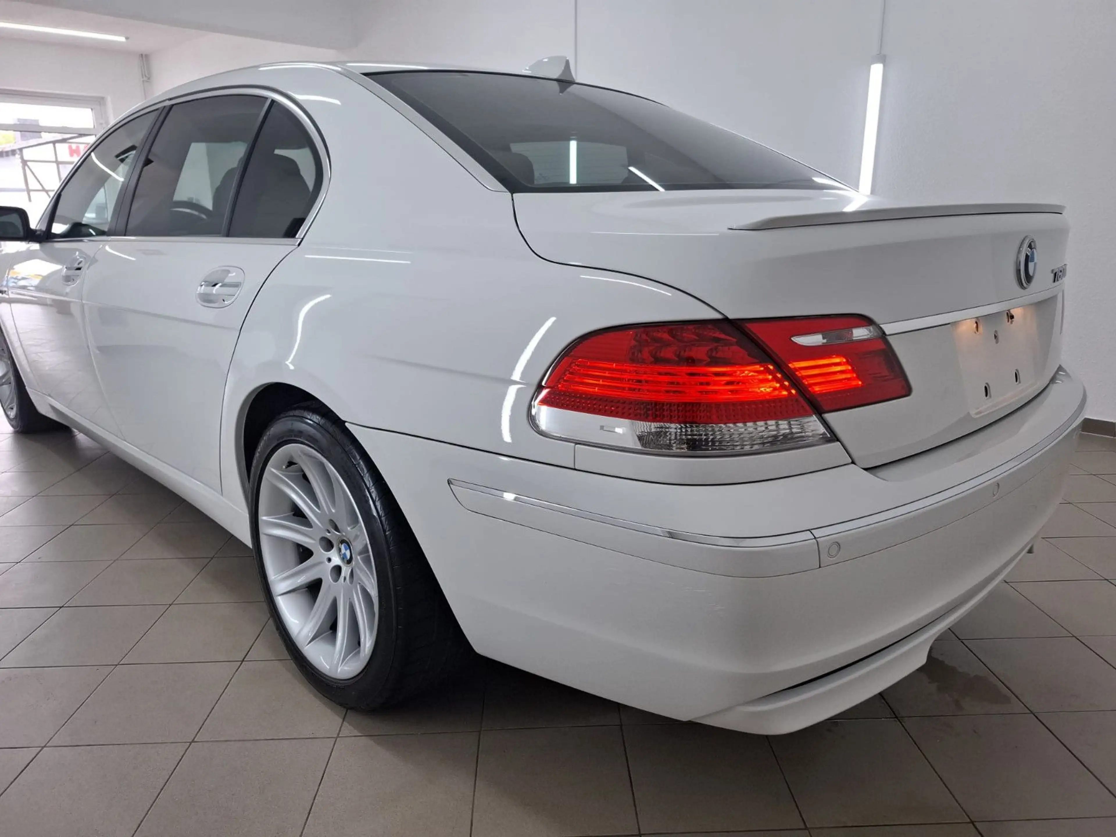 BMW 750 LI*NAV*LEDER*XEN*PDC*22TKM*SAMMLERZUSTANDT* — photo 9