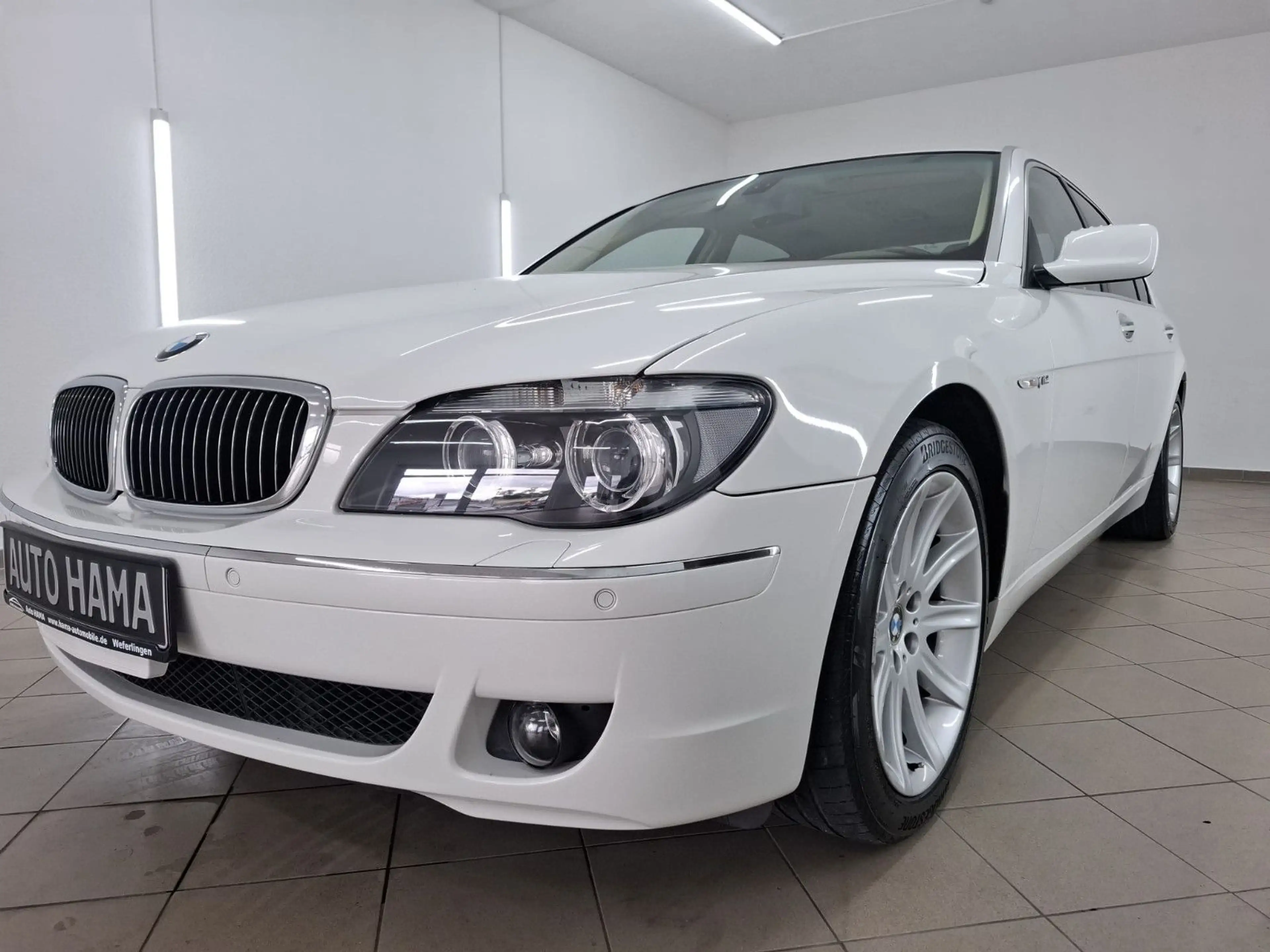 BMW 750 LI*NAV*LEDER*XEN*PDC*22TKM*SAMMLERZUSTANDT*