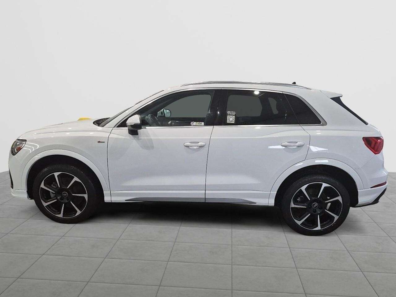 2024 Audi Q3 Progressiv 45 TFSI quattro thumb 6