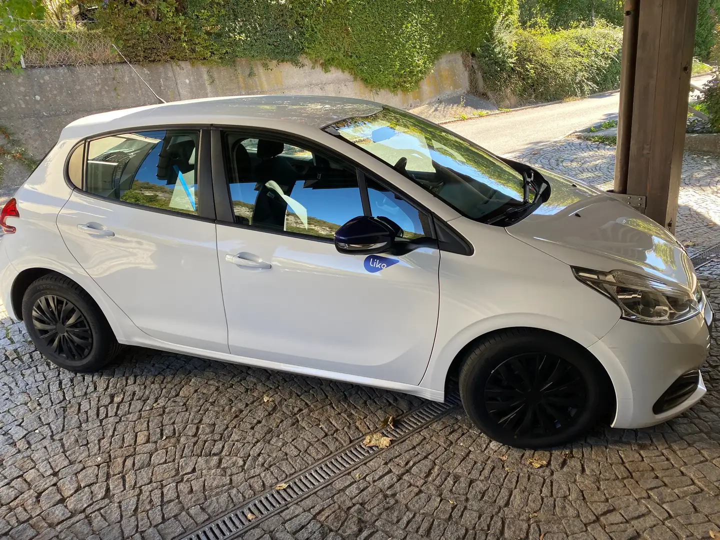 Peugeot 208 208 Like 1,2 PureTech 68 Like Weiß - 2