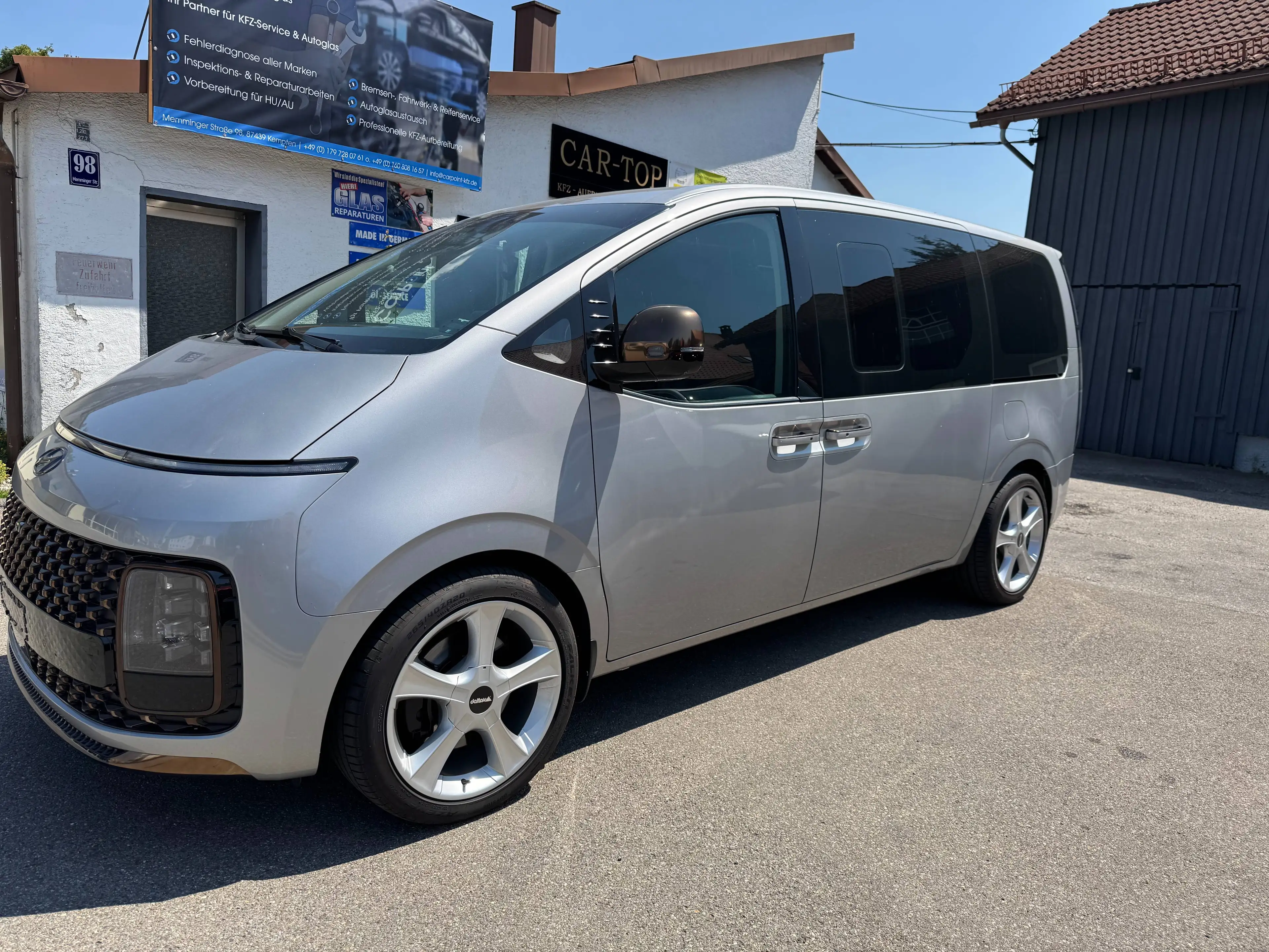 Hyundai STARIA Signature 4WD — photo 2