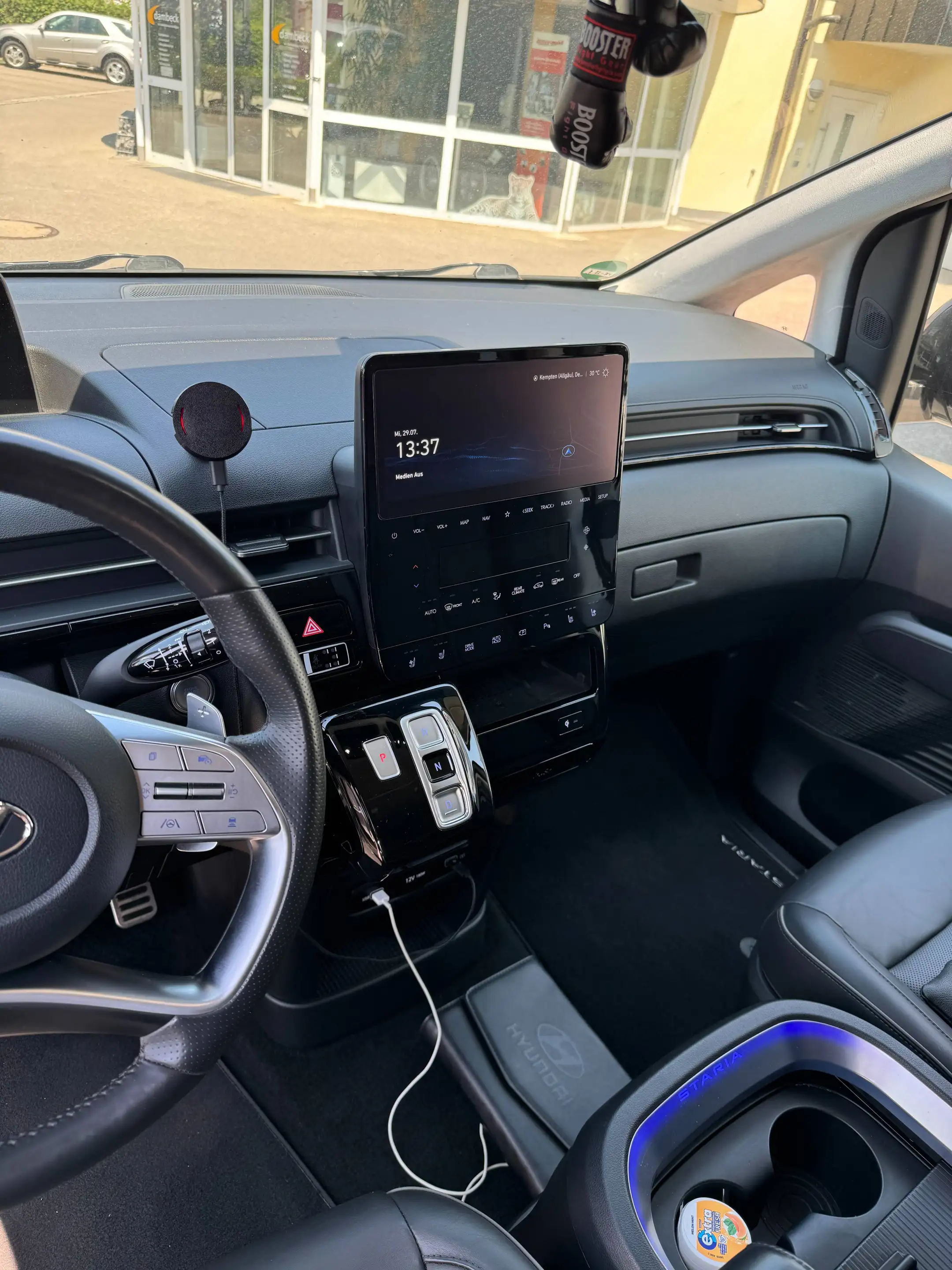 Hyundai STARIA Signature 4WD — photo 14