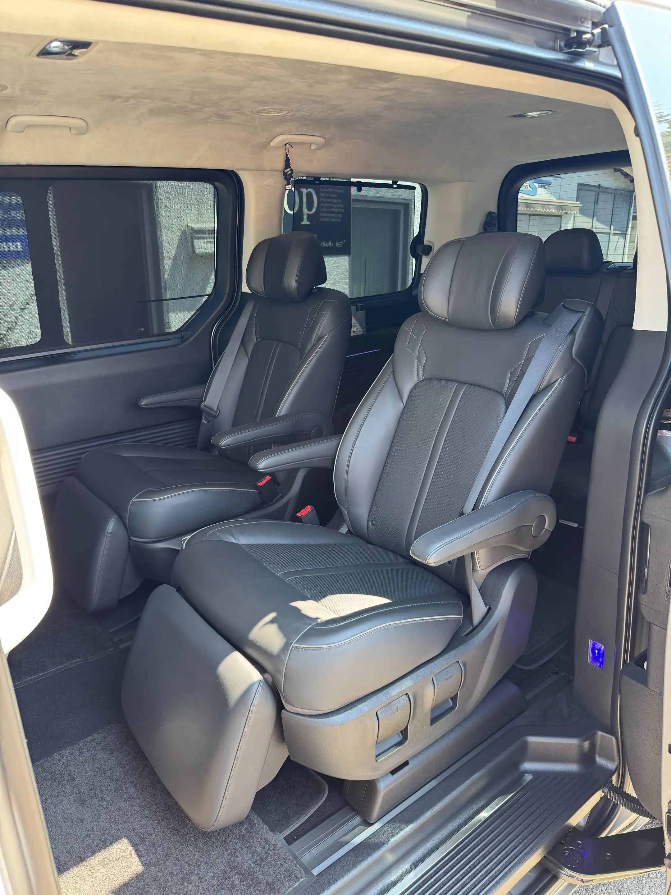 Hyundai STARIA Signature 4WD — photo 13