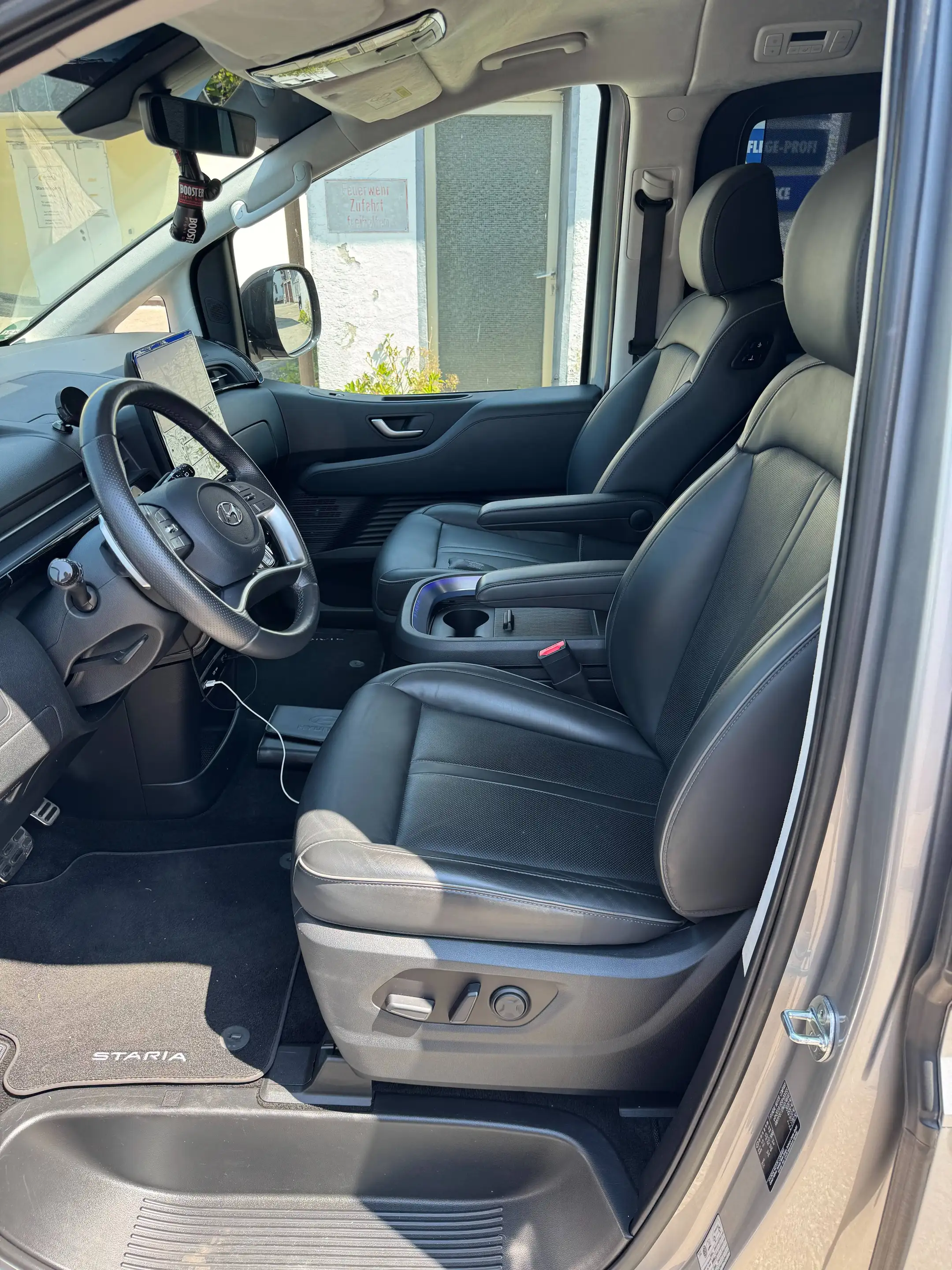 Hyundai STARIA Signature 4WD — photo 8