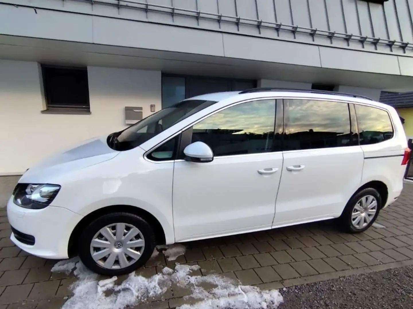 Volkswagen Sharan Sharan Trendline BMT 2,0 TDI DPF DSG Trendline Weiß - 1
