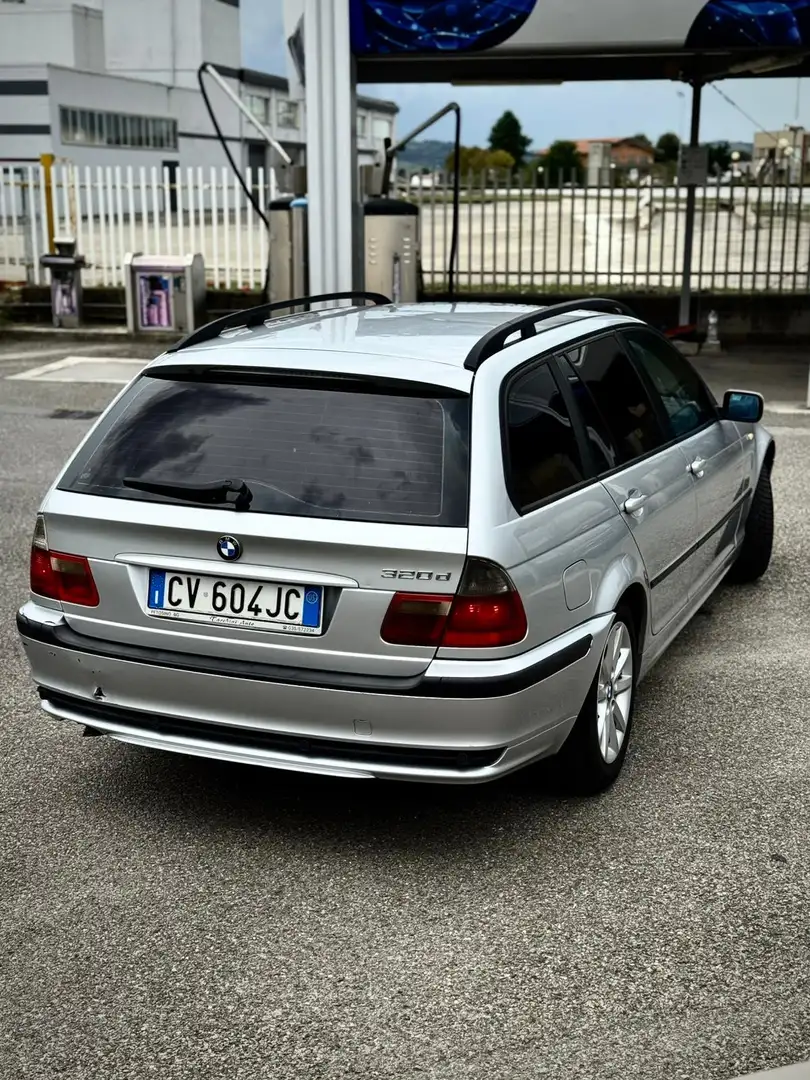 BMW 320 320d Touring Futura - 2