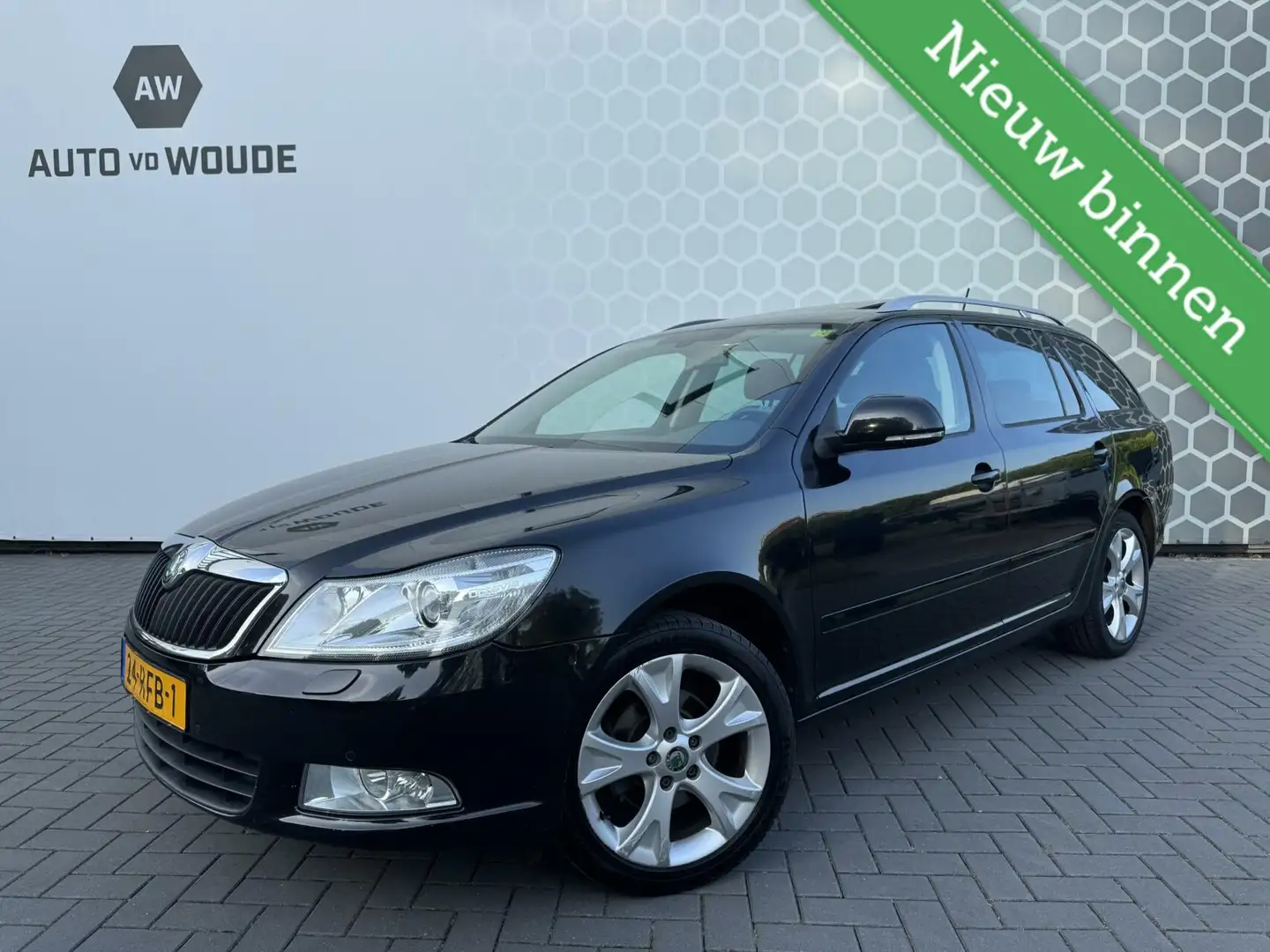 Skoda Octavia Combi 1.2 TSI Elegance Business Line Schuifdak Zwart - 1