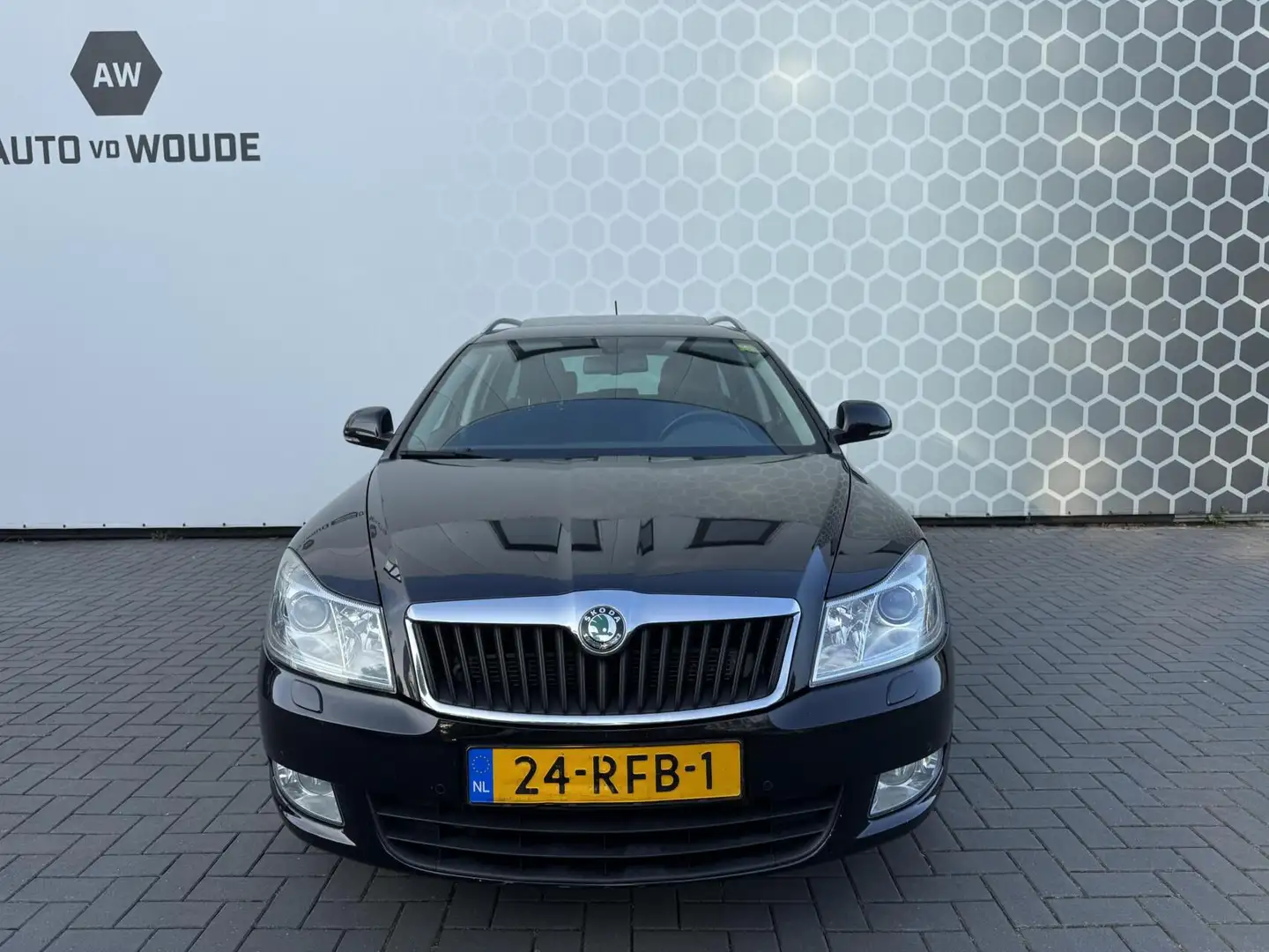 Skoda Octavia Combi 1.2 TSI Elegance Business Line Schuifdak Zwart - 2