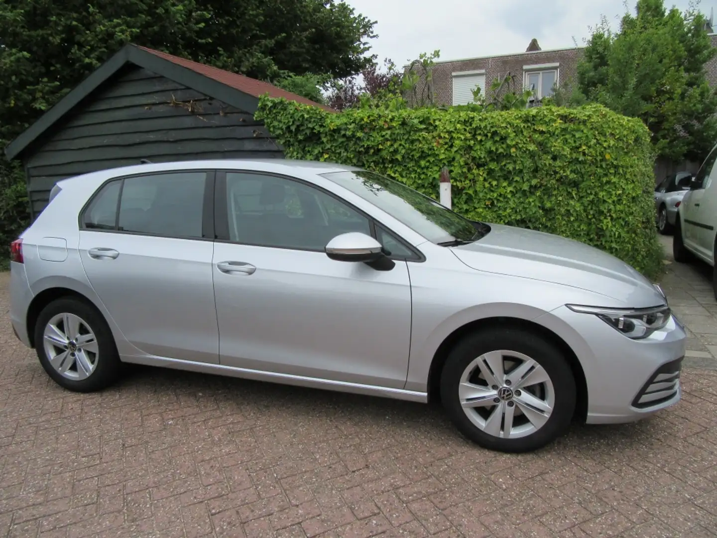 Volkswagen Golf 1.0 TSI Life | Adapt Cruise | Digitale Cockpit | P Grijs - 2