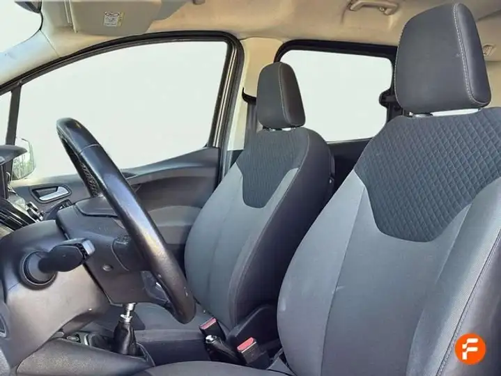 Ford Transit Courier 2020, foto 12
