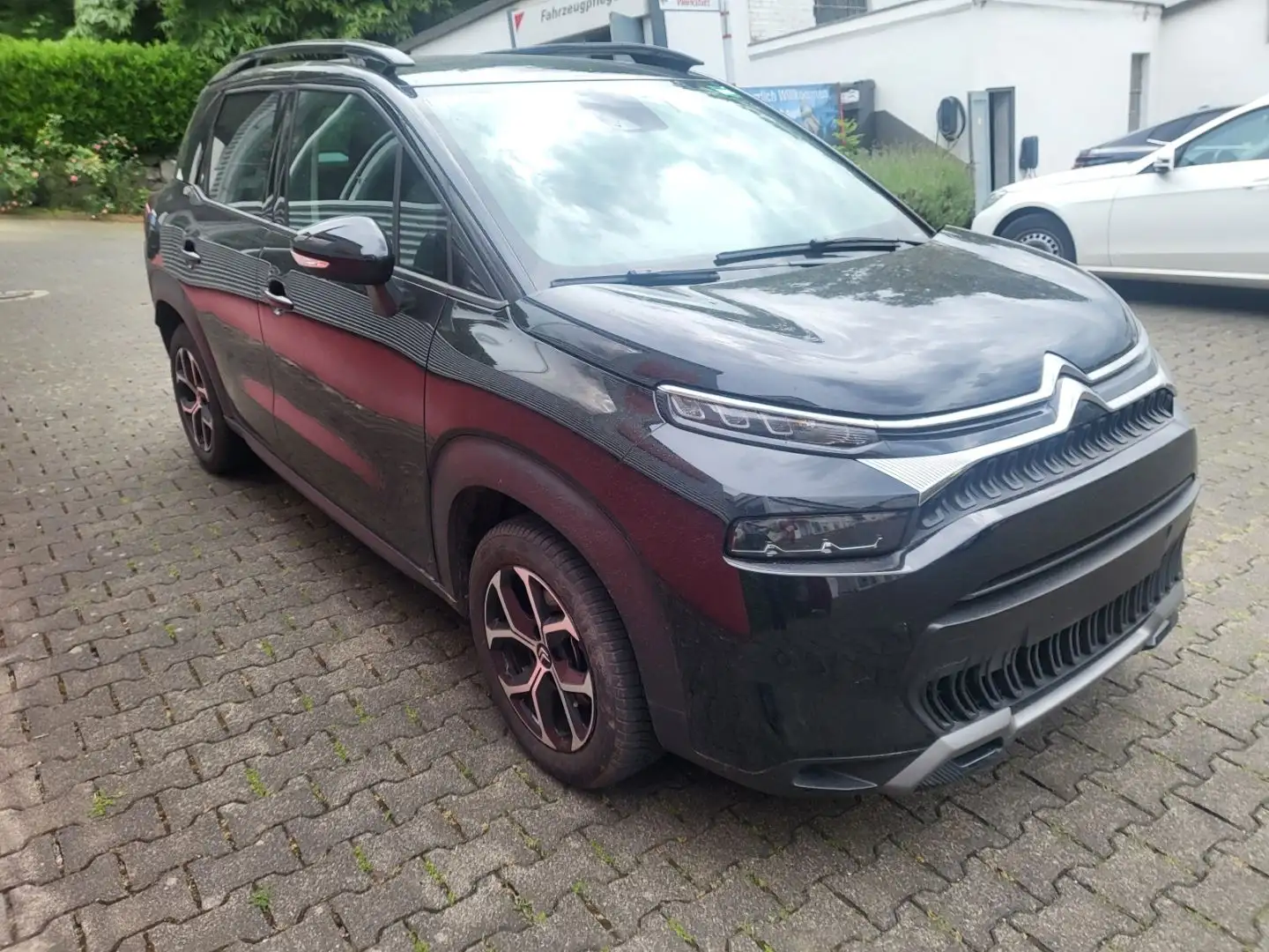 Citroen C3 Aircross Plus 1.2 PureTech 130 EU6d EAT 6 Nav Schwarz - 2