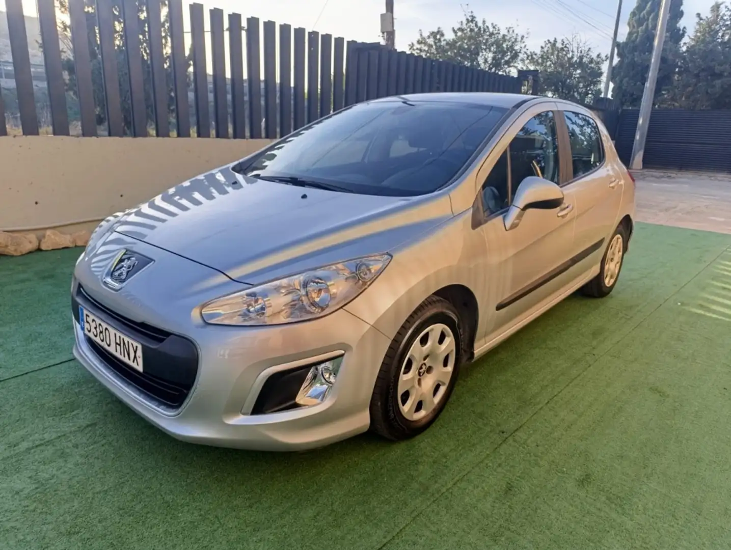 Peugeot 308 1.6HDI Active FAP Gris - 1