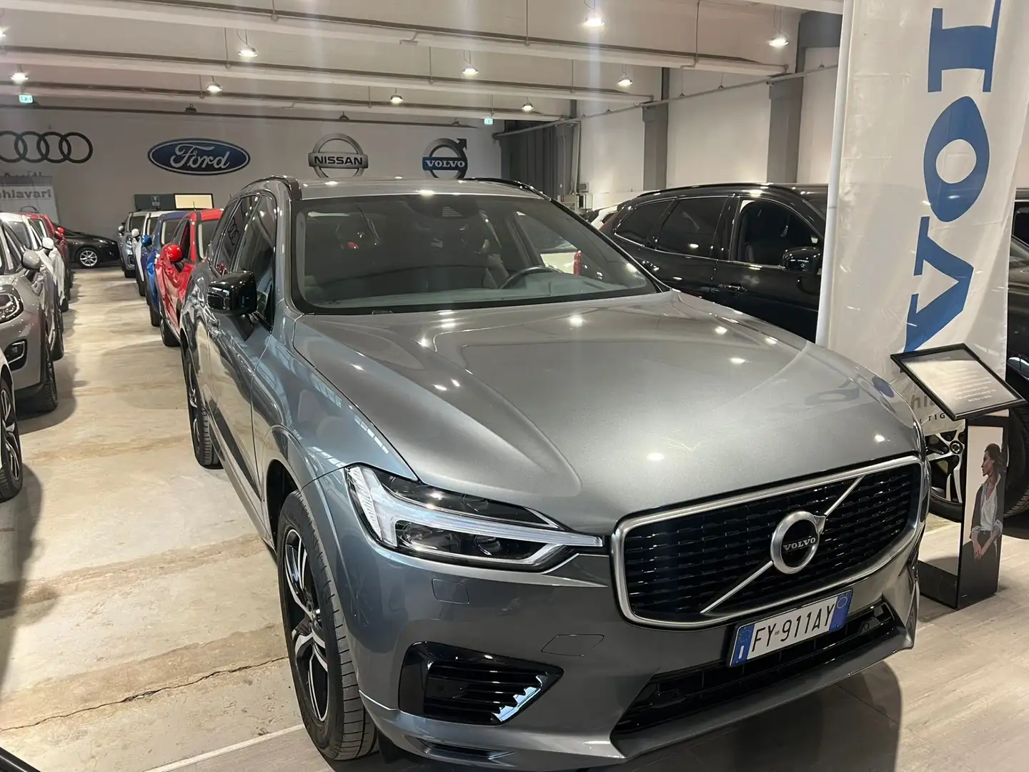 Volvo XC60 T8 Twin Engine AWD Geartronic R-design Gris - 2