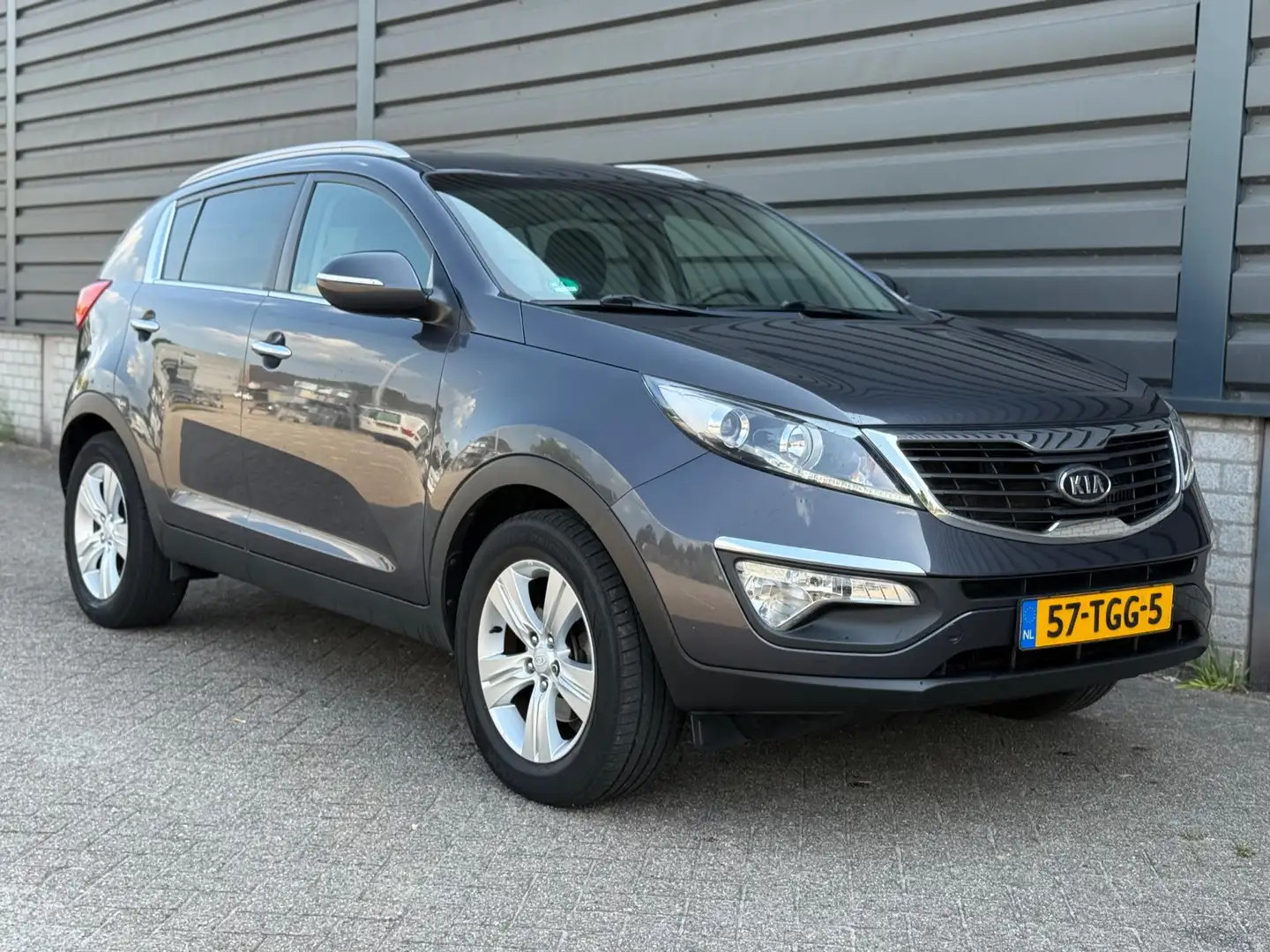 Kia Sportage 1.7 CRDI X-ecutive Plus Pack 1ste EIGENAAR!! NAP!! Grijs - 2
