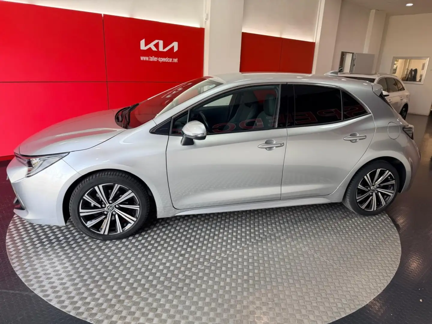 Toyota Corolla 125H Style Plateado - 2
