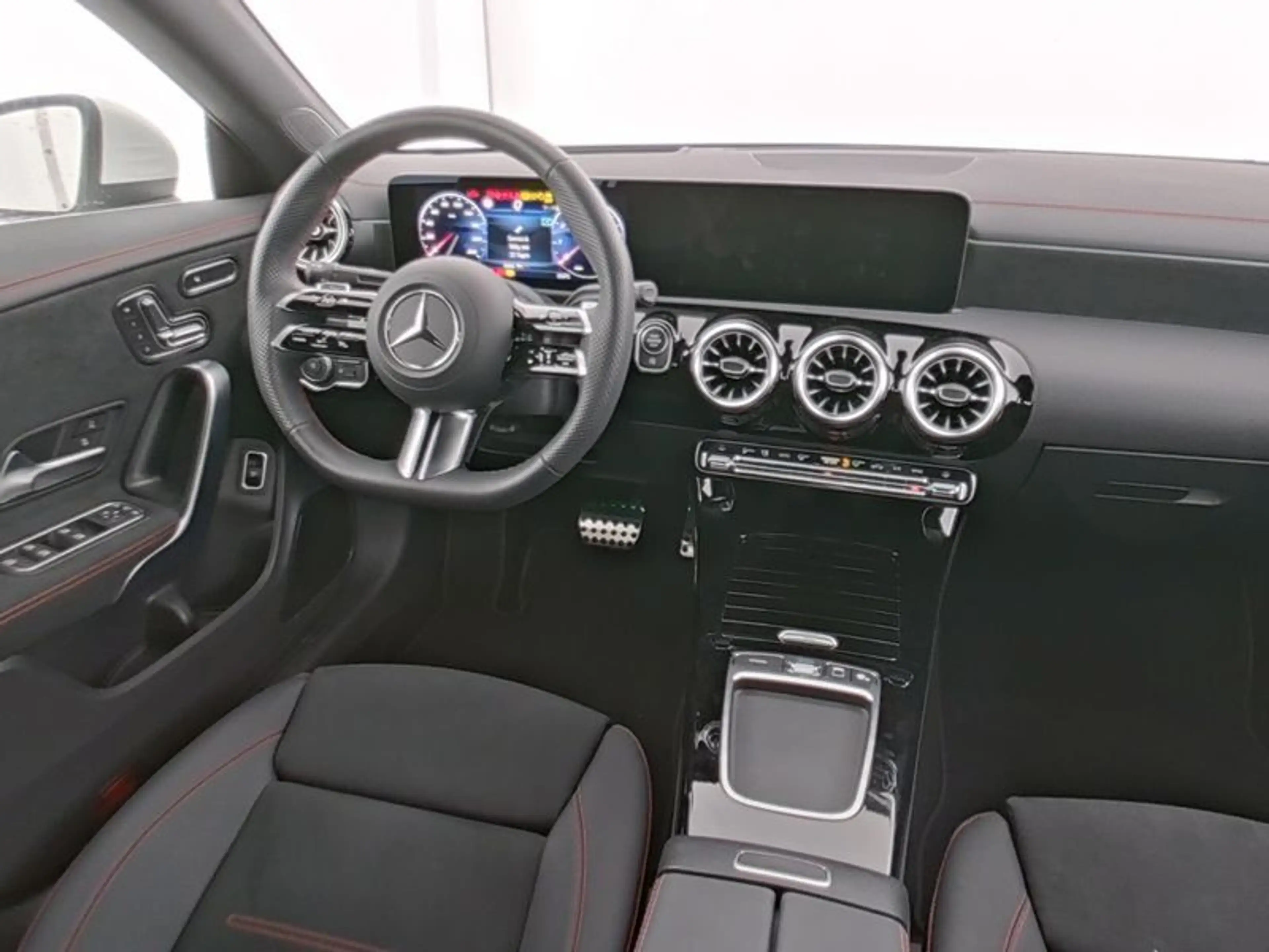 Mercedes-Benz CLA 200 AMG Plus*HUD*Pano*360°*MultiBeam*Memory* — photo 6