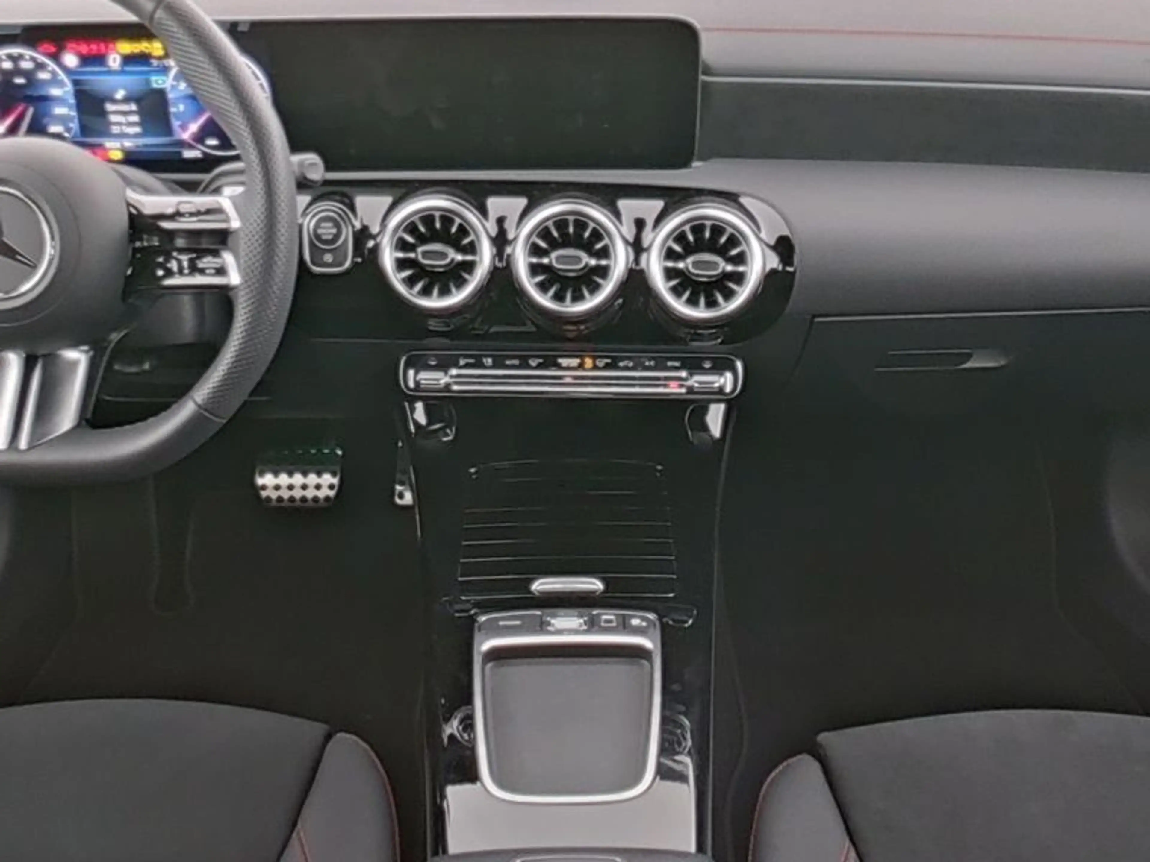Mercedes-Benz CLA 200 AMG Plus*HUD*Pano*360°*MultiBeam*Memory* — photo 5