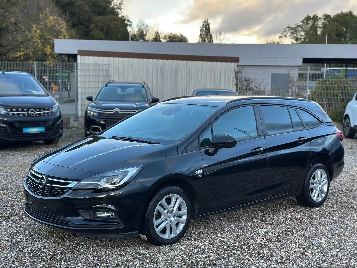 Opel Astra K Sports Tourer 120 Jahre Aut. LED Navi Ka Schwarz - 1