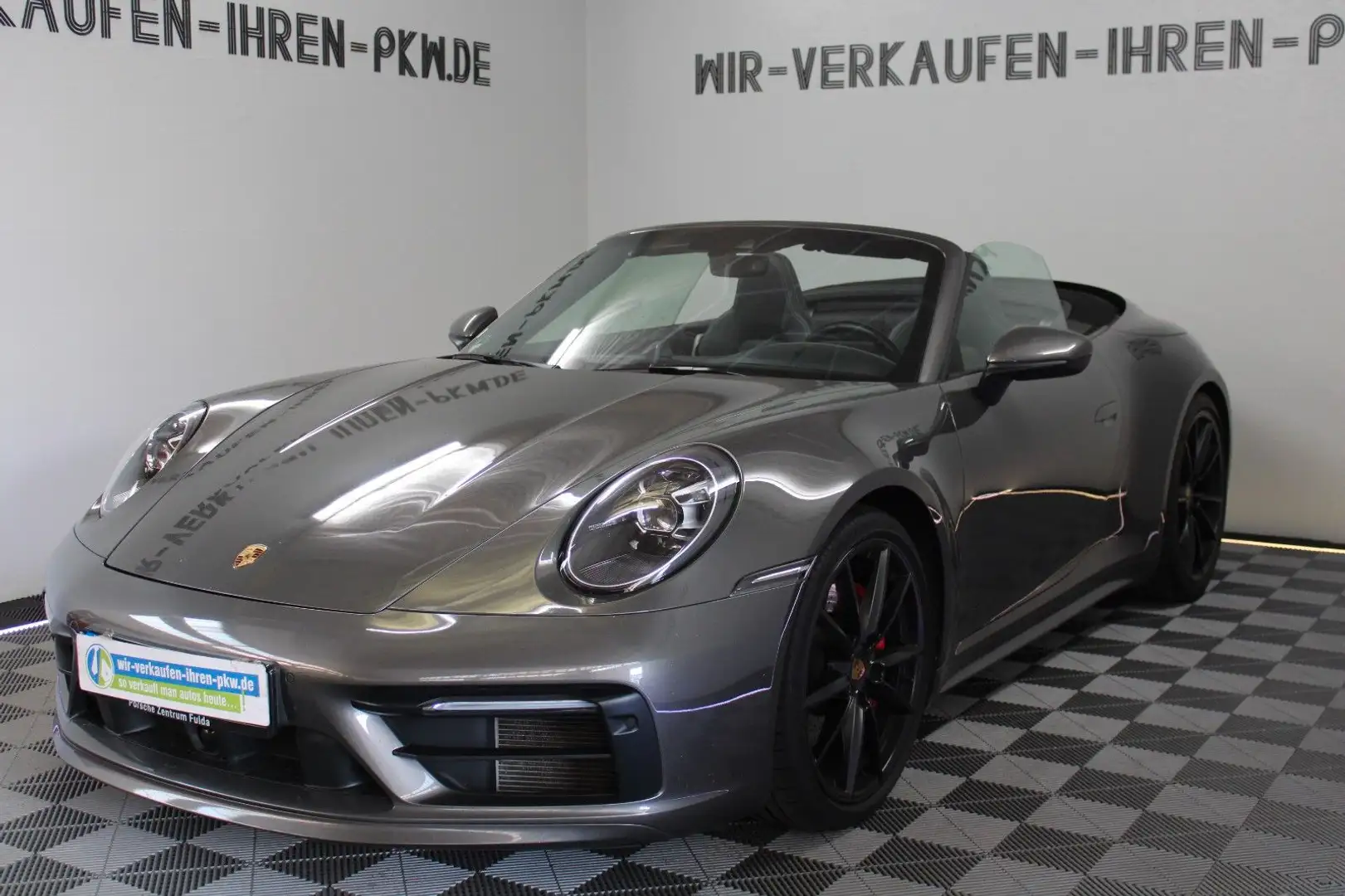 Porsche 992 911 Carrera 4 S Cabriolet Vierradlenkung Appr.27 Grau - 1