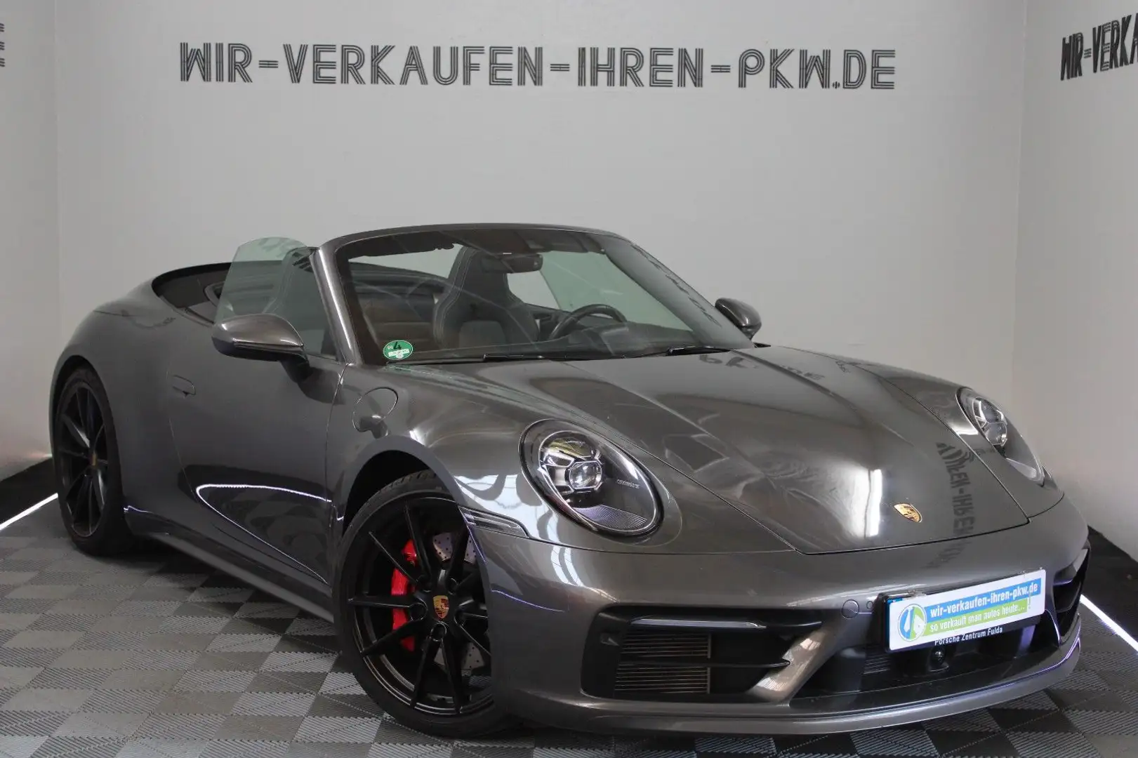 Porsche 992 911 Carrera 4 S Cabriolet Vierradlenkung Appr.27 Grau - 2